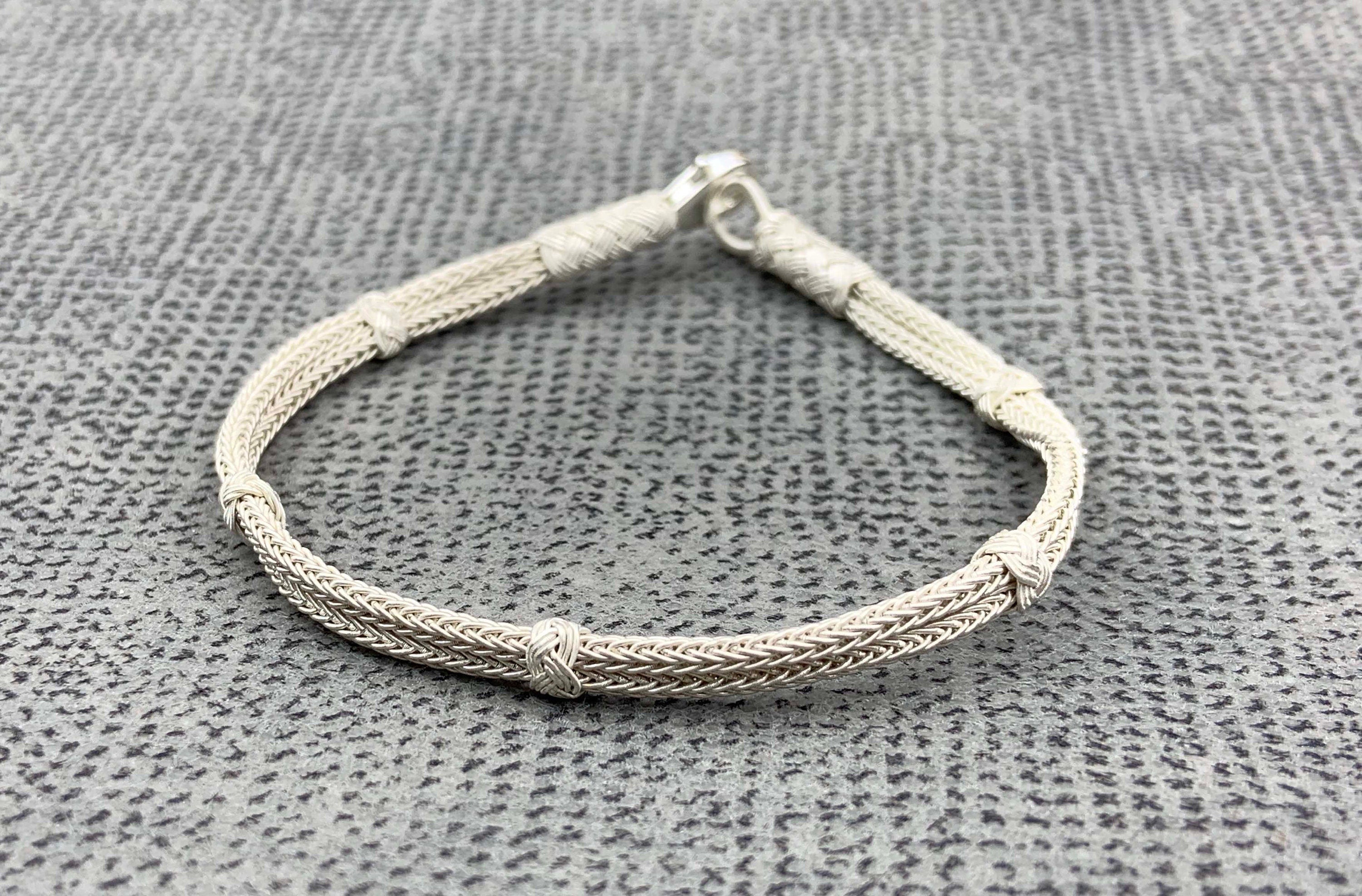 Oking for a special and unique gift? Why not get your loved one a weaving handmade bracelet? These delicate pieces of jewelry are perfect for special occasions like birthday, mother's day, or anniversary.