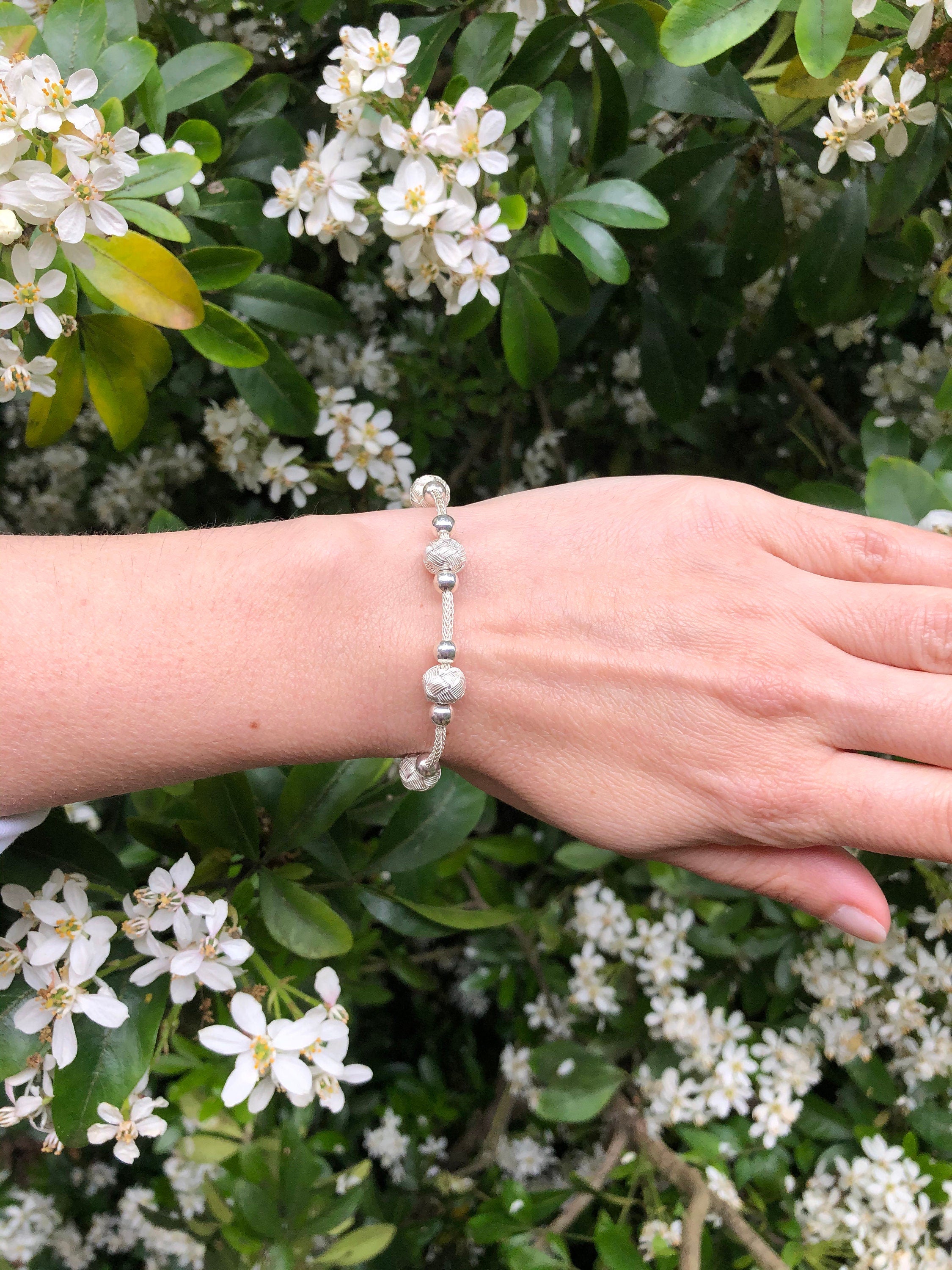 Vintage hippie style meets contemporary boho chic with this stylish silver ball bangle. Fun and eclectic, it's the perfect everyday bracelet for any outfit.