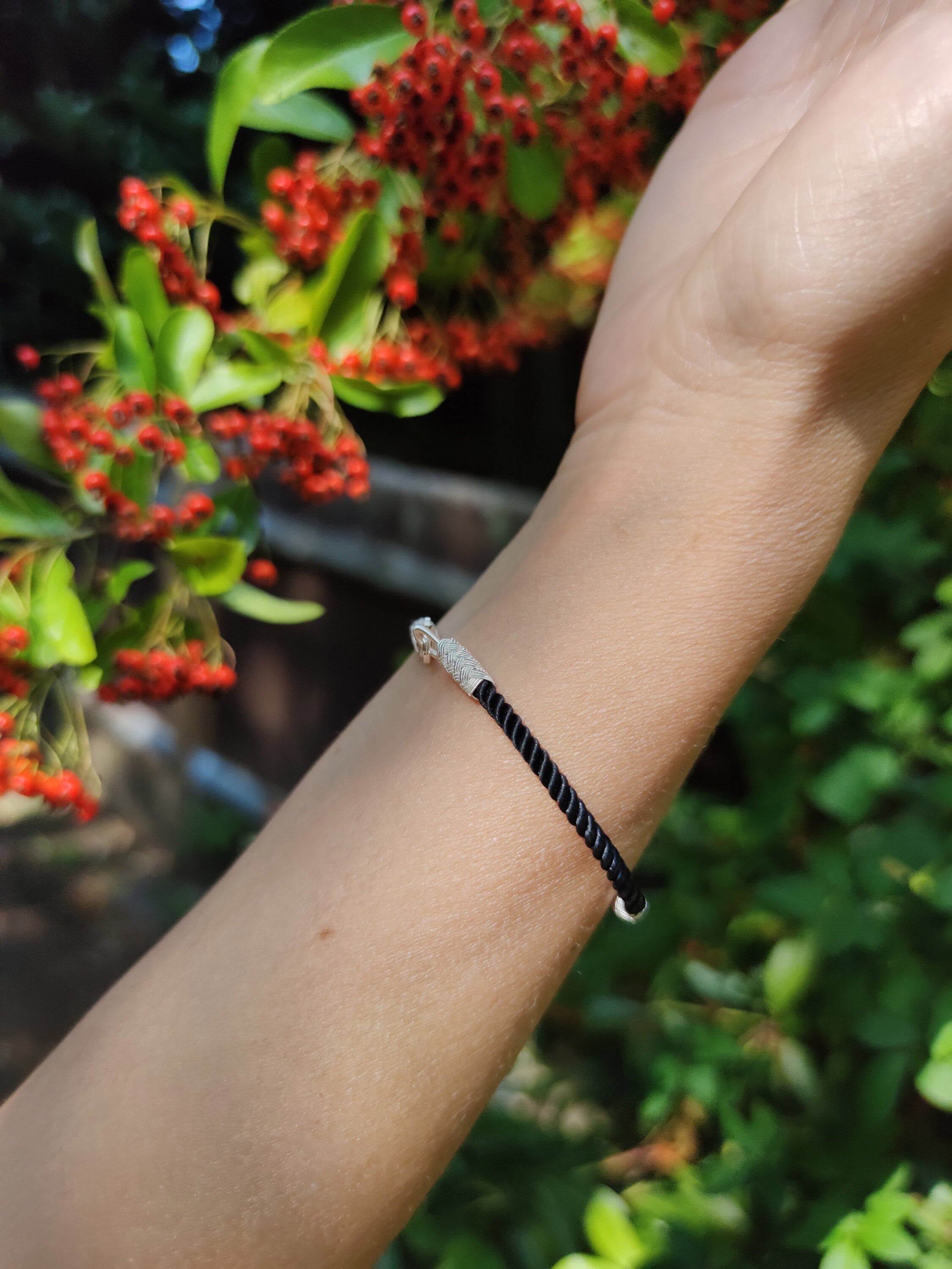 If you're looking for a stylish and unique unisex bracelet, then try the Titbetan Bracelet. It is made from colorful and vibrant beads, making it a beautiful addition to any wardrobe.