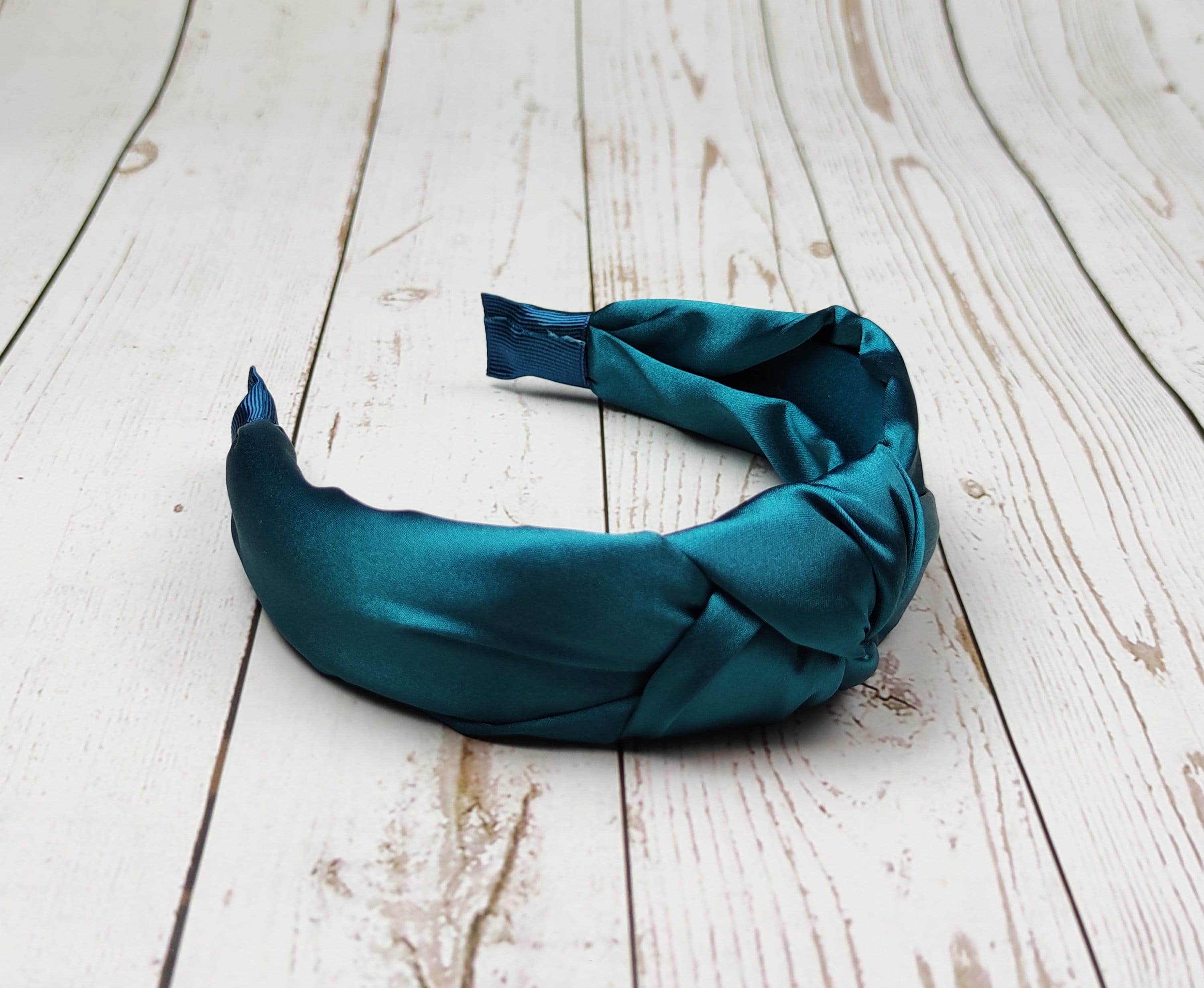 Find the perfect lilac satin headband to flatter your elfin features! This stylish headband is made from soft and luxurious satin fabric and will keep your hair looking neat and tidy all day long.