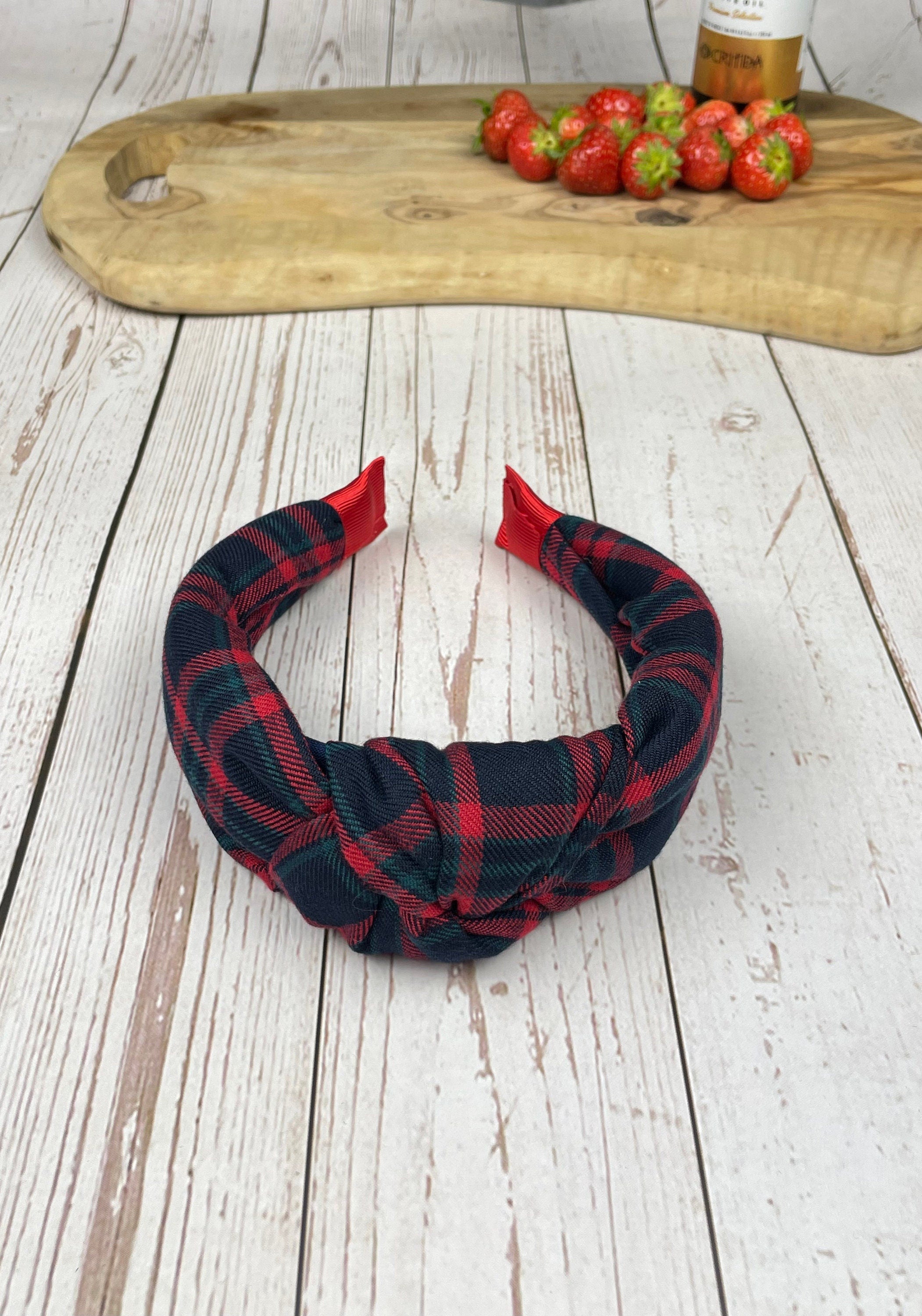 Looking for a fashionable and unique headband? Check out Crepes' selection of dark headbands for women! They come in different colors and styles to suit any outfit!