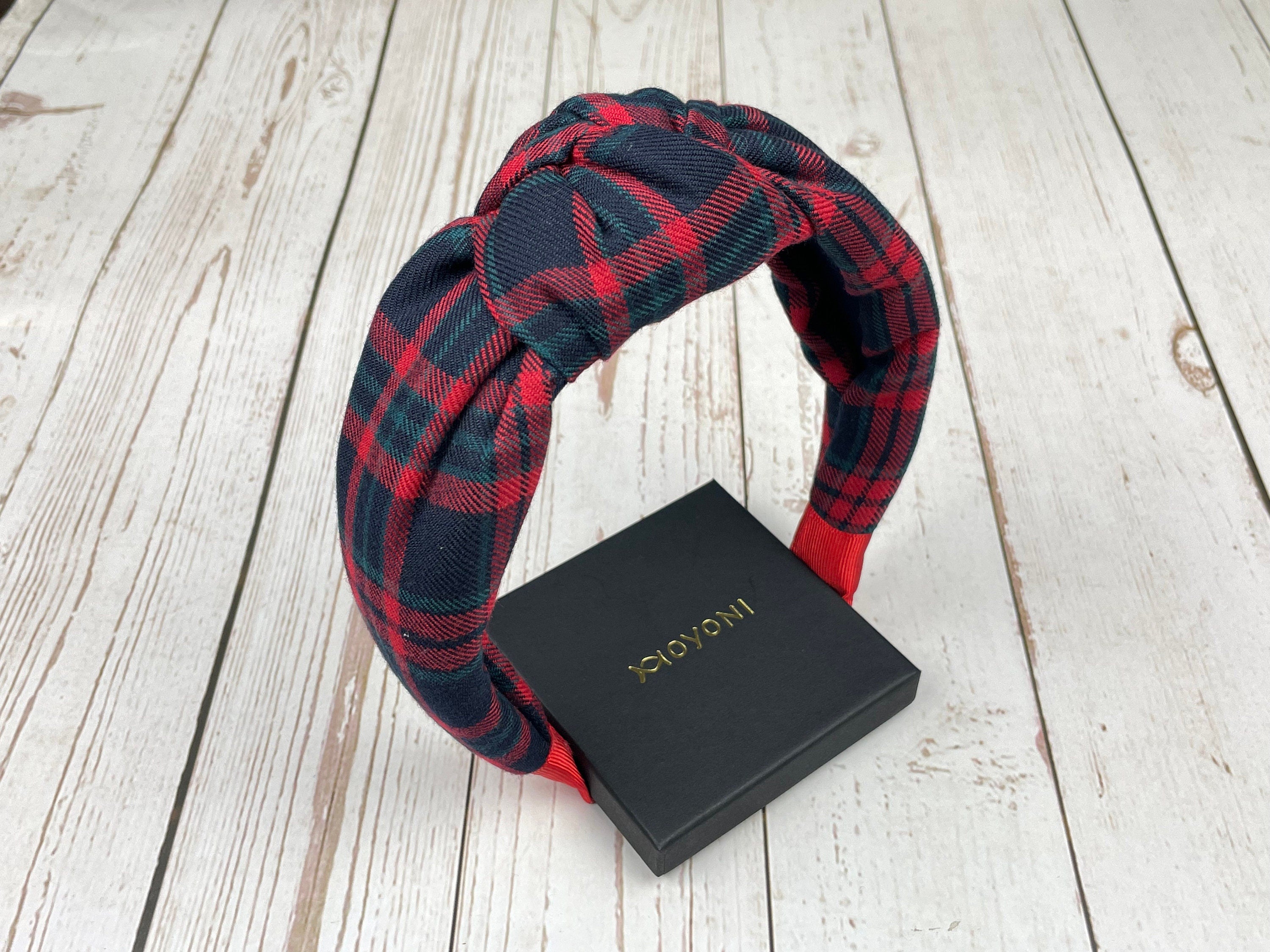 Add some character to your outfit this autumn with our gingham headbands! Made from sturdy cotton fabric, they are perfect for everyday wear!