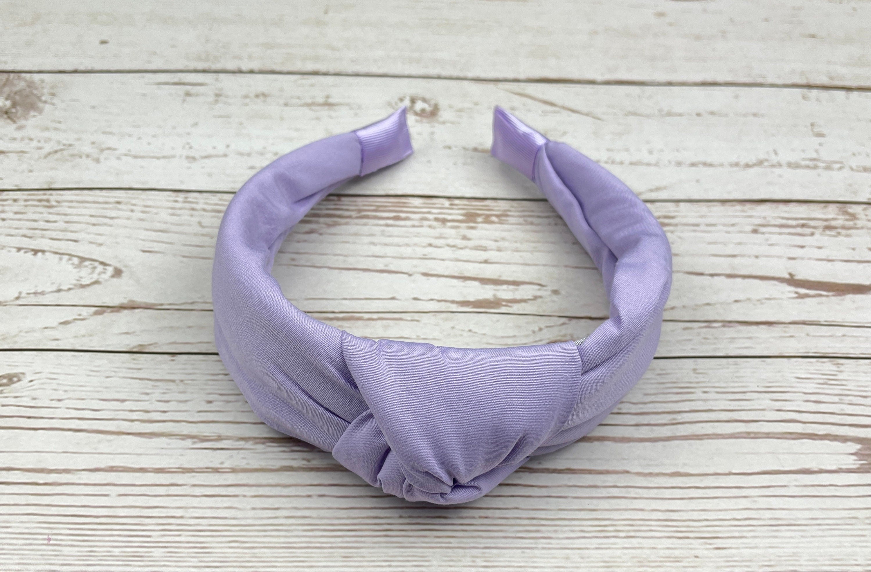 This classic headband is a must-have for any fashion-conscious woman.