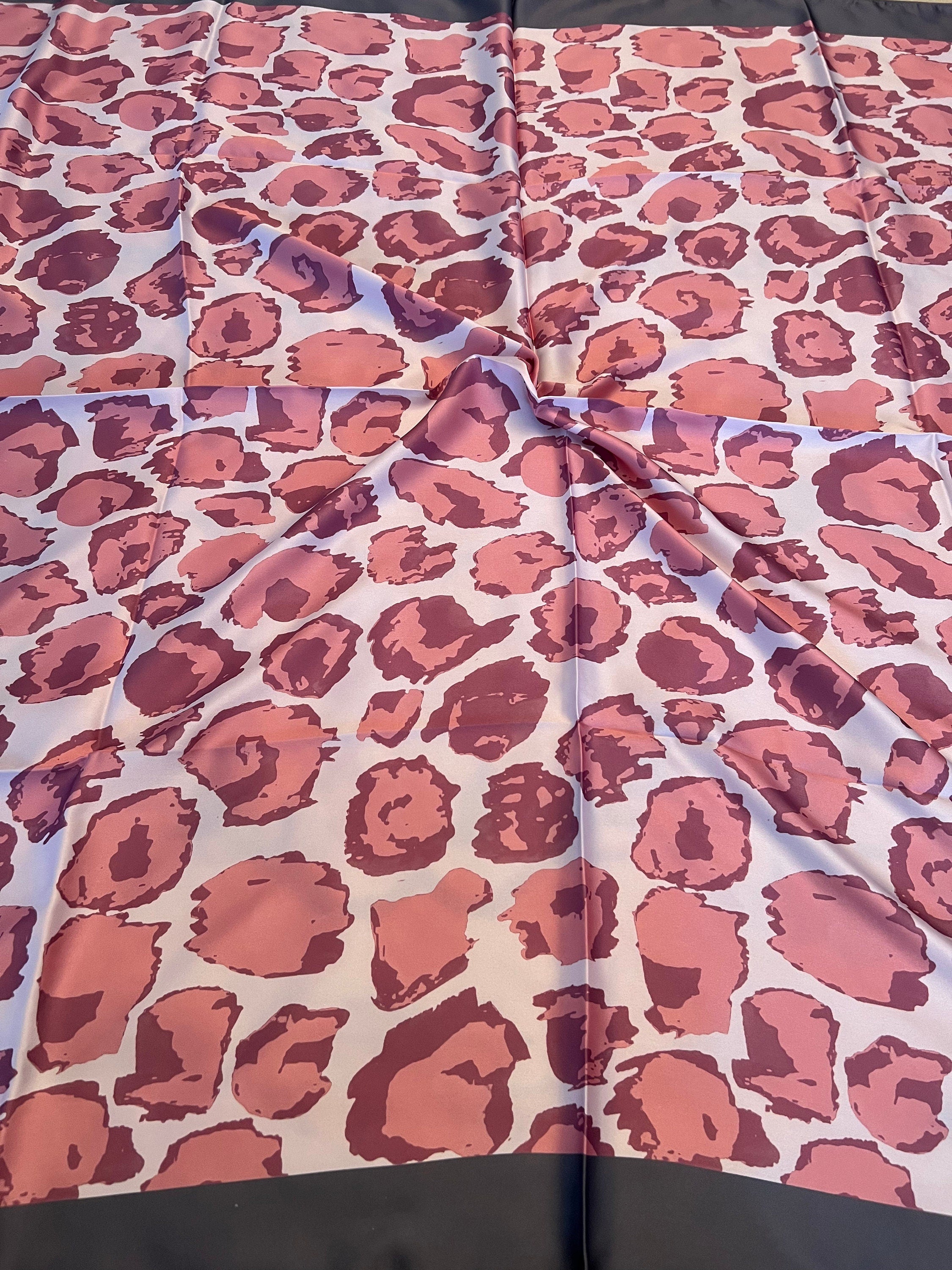 Crafted from high-quality materials, this scarf is designed to last for years to come.