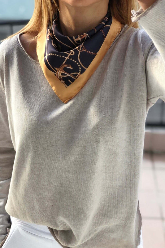 If you're looking for an original and unique scarf, then you need to check out our range of hand-painted scarves. They are perfect for Spring and Summer seasons and can be a great addition to your wardrobe.