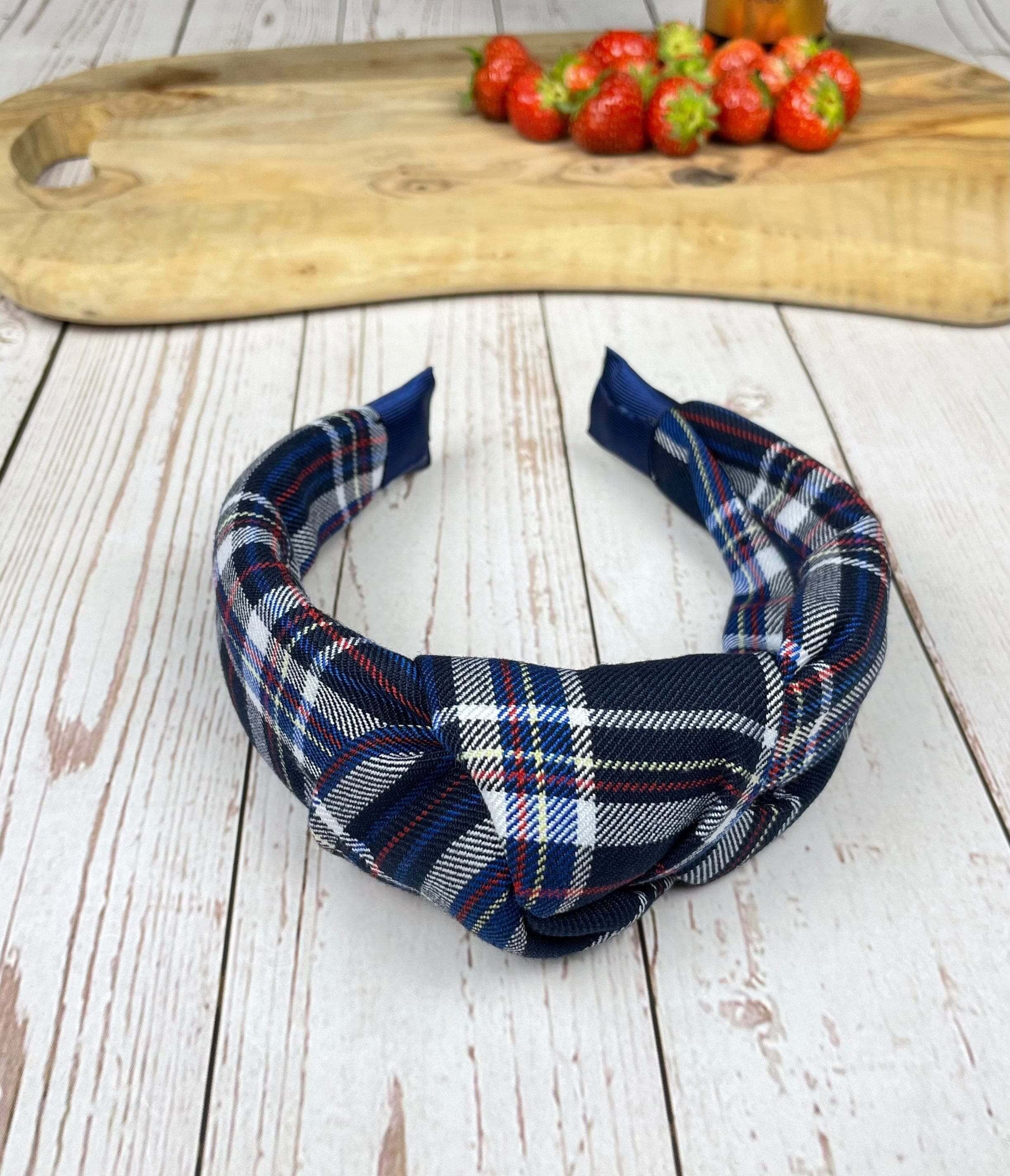 This headband is perfect for every woman who wants to up her fashion game! It comes in a wide range of colors and patterns, so you can find the perfect one for you.