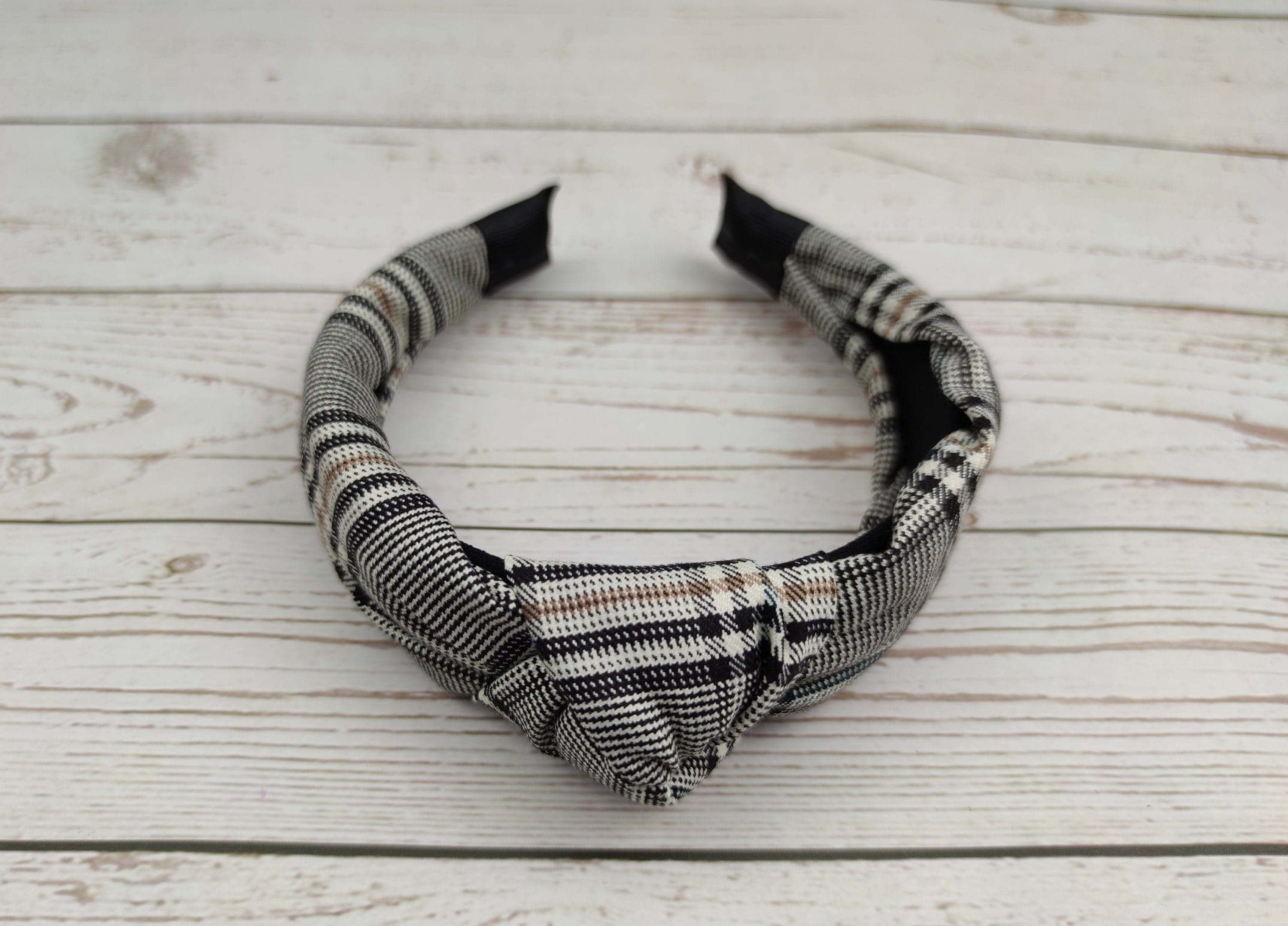 College Girl Essential: Get the perfect accessory with this chic white and black striped knotted headband. Made from crepe fabric, it complements any outfit effortlessly.