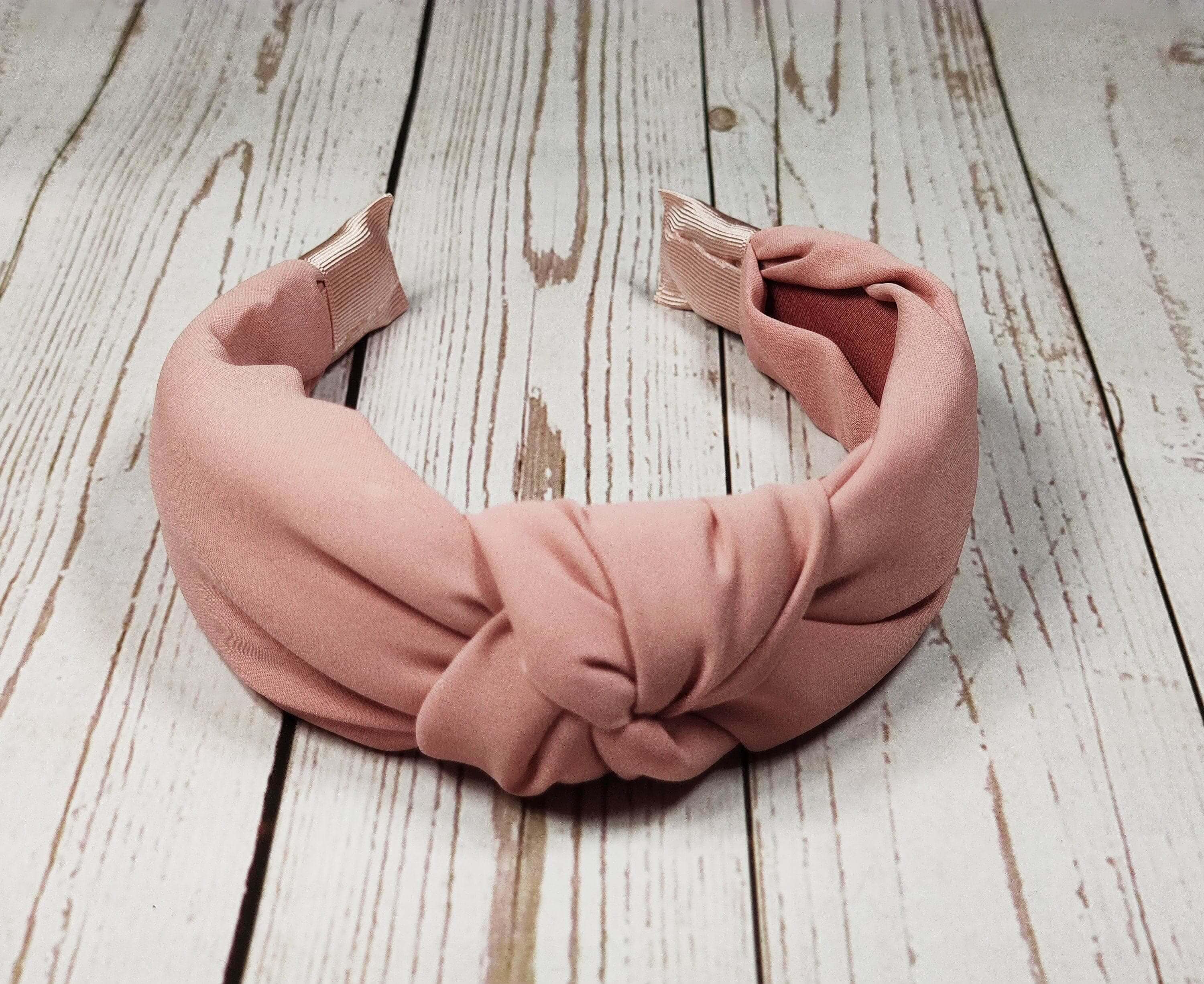 Get your fashionable headband today in cute and colorful styles! From pinkish Alice band to wide headband, hair accessories in salmon pink color are ideal for a variety of occasions.