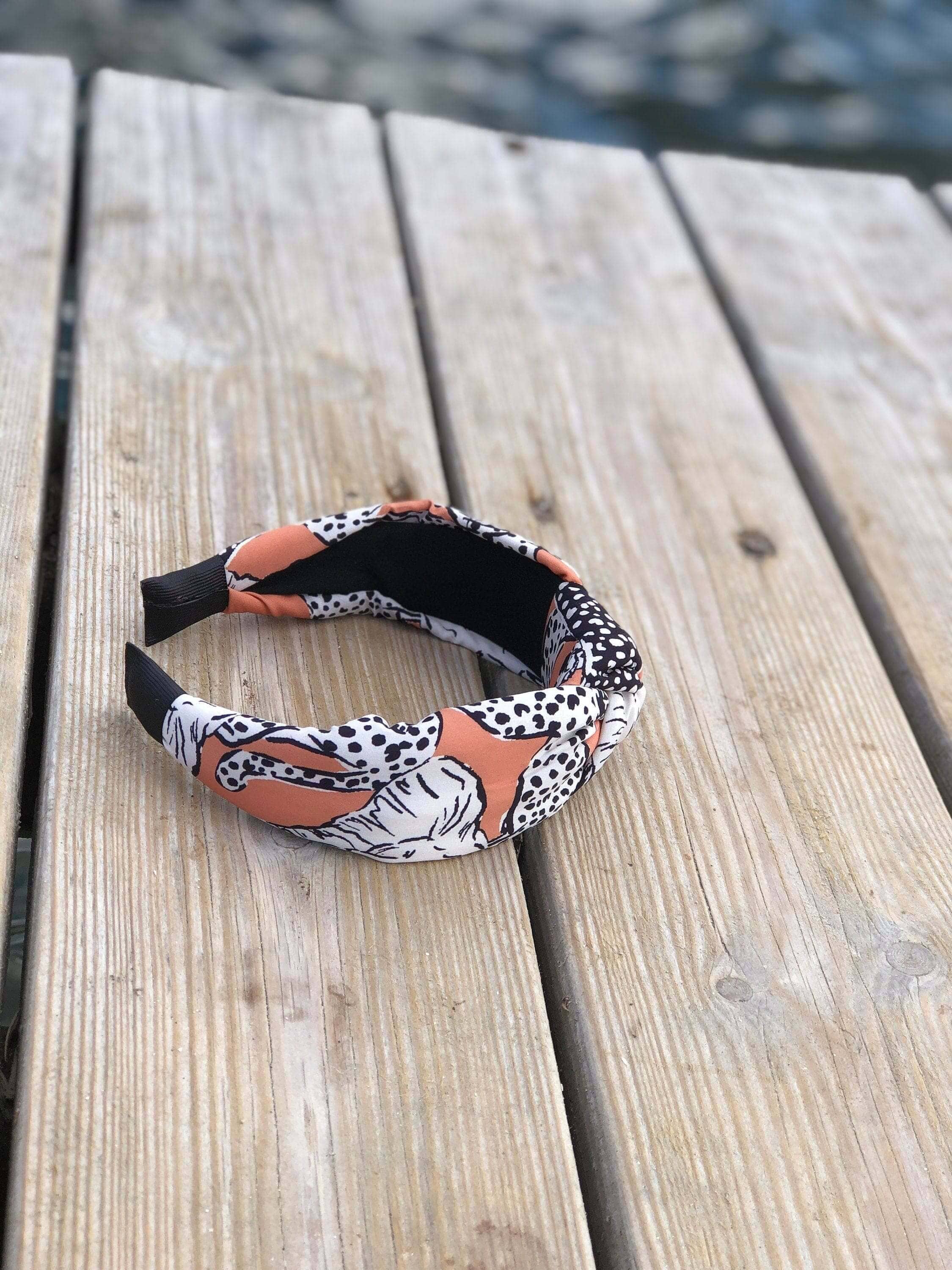 Make a statement with this bold Animal Print Fashionable Headband