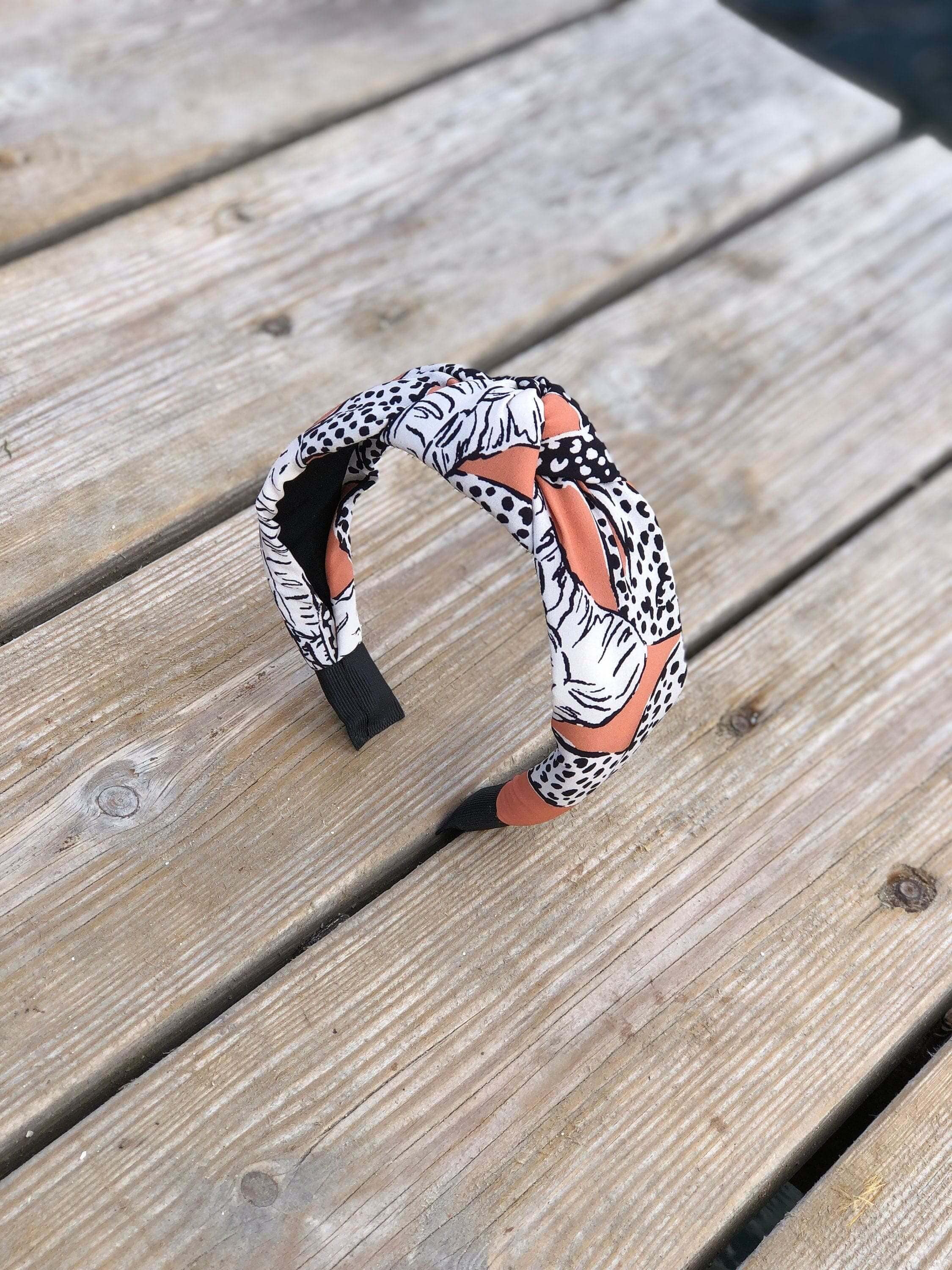 Make a statement with this eye-catching Animal Print Fashionable Headband