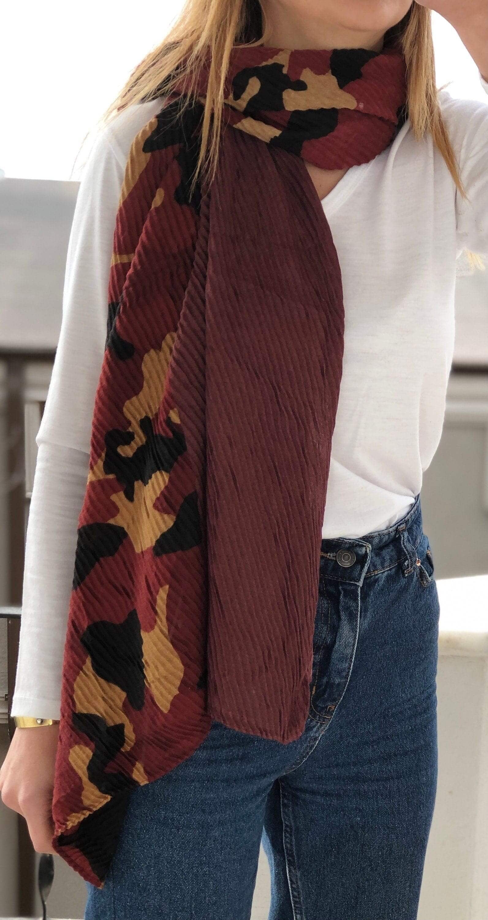 This scarf makes the perfect gift for her, with its fashionable design and high-quality cotton material