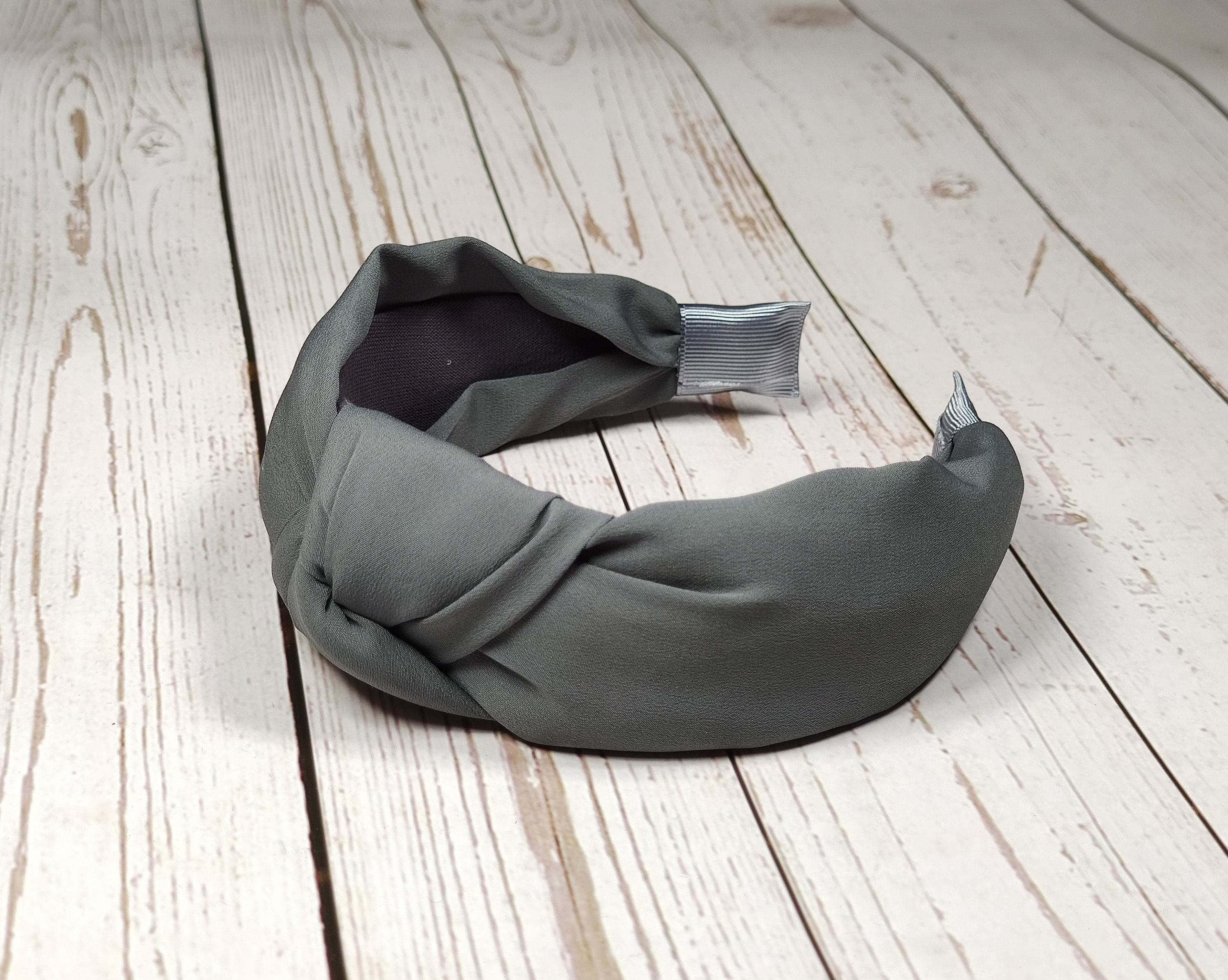 If you're looking for a fashionable hairband that you can wear both day and evening, then check out these grey twist knot headbands! They come in many different colors and are made from soft and comfy viscose crepe material.
