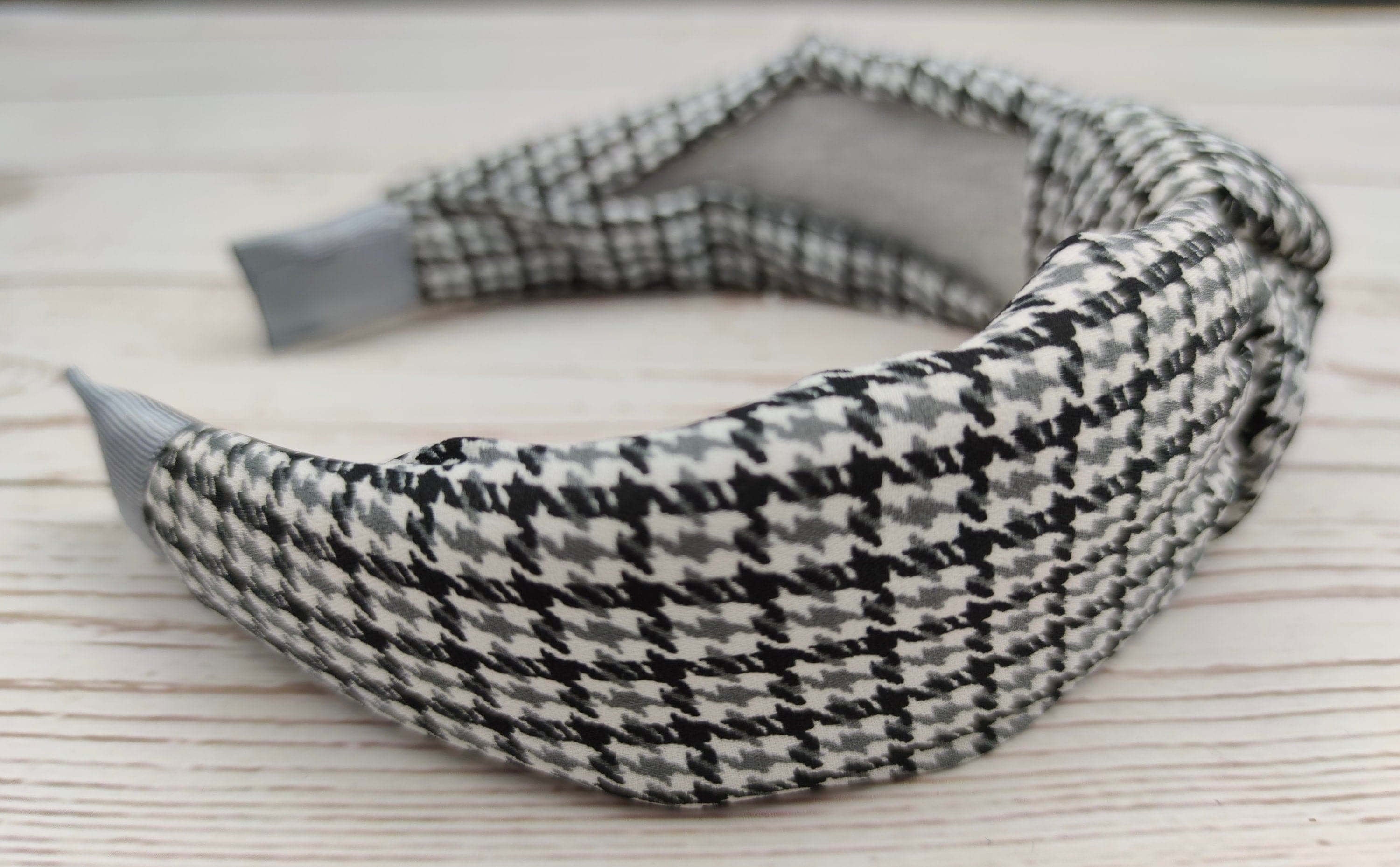 If you are looking for a gift that will be sure to please, try out Crepes range of headbands for women! They come in different styles and colors and are perfect for anyone who loves fashion!