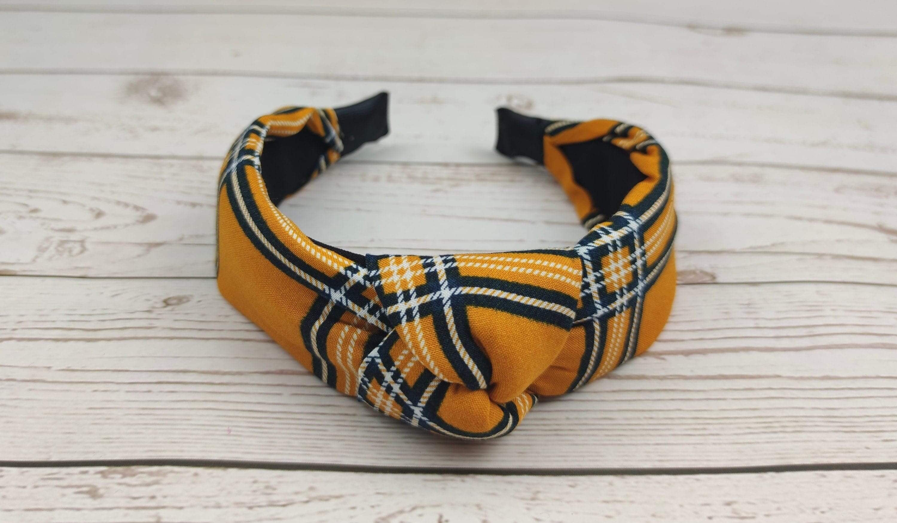 Are you looking for a stylish and trendy hair accessory? Look no further than our range of knotted headbands! Our twist headband is perfect for adding a touch of glamour to your look.