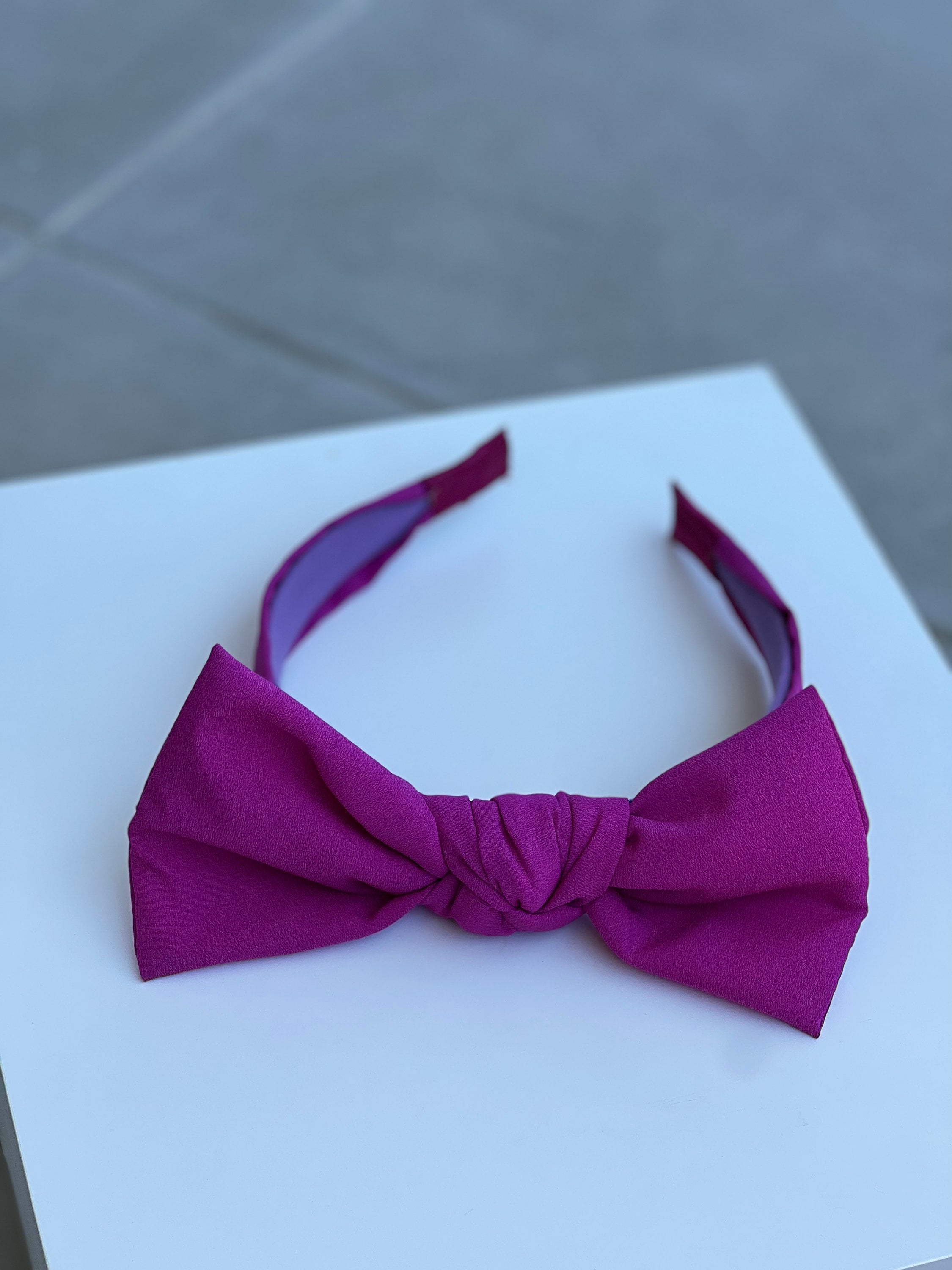 Upgrade your hairstyle with this fashionable dark pink viscose headband.