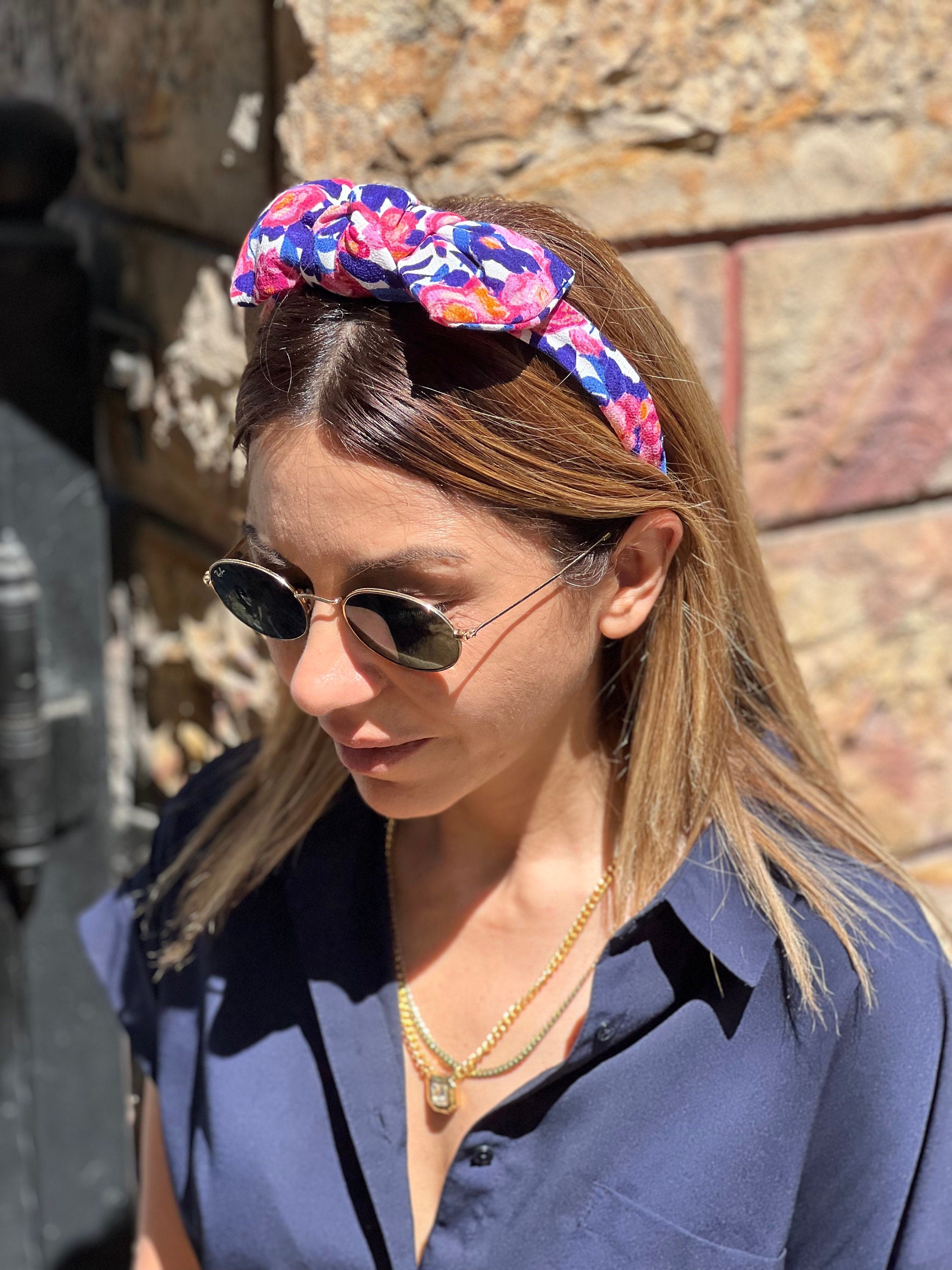 Add a touch of femininity to your hairstyle with this women's bow headband