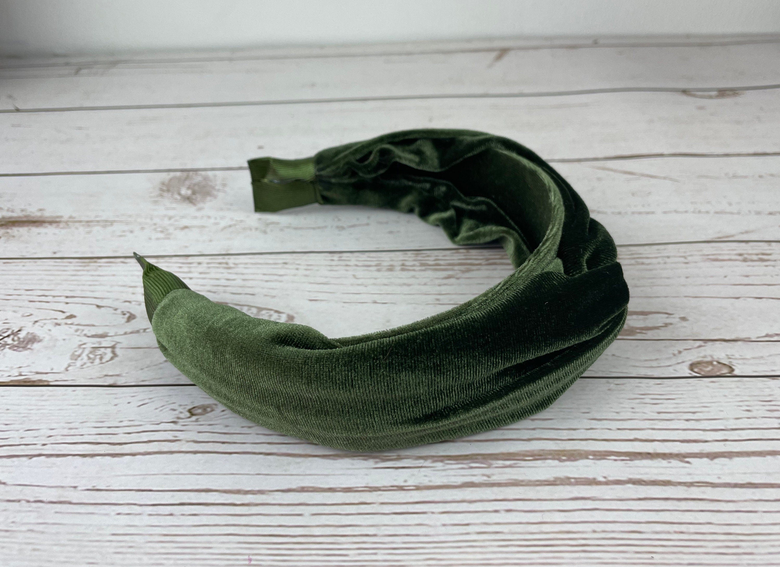 This velvet headband is a must-have accessory for any fashion-forward woman. The pea green color is perfect for adding a pop of color to your outfit, and the padded design ensures a comfortable fit all day long.