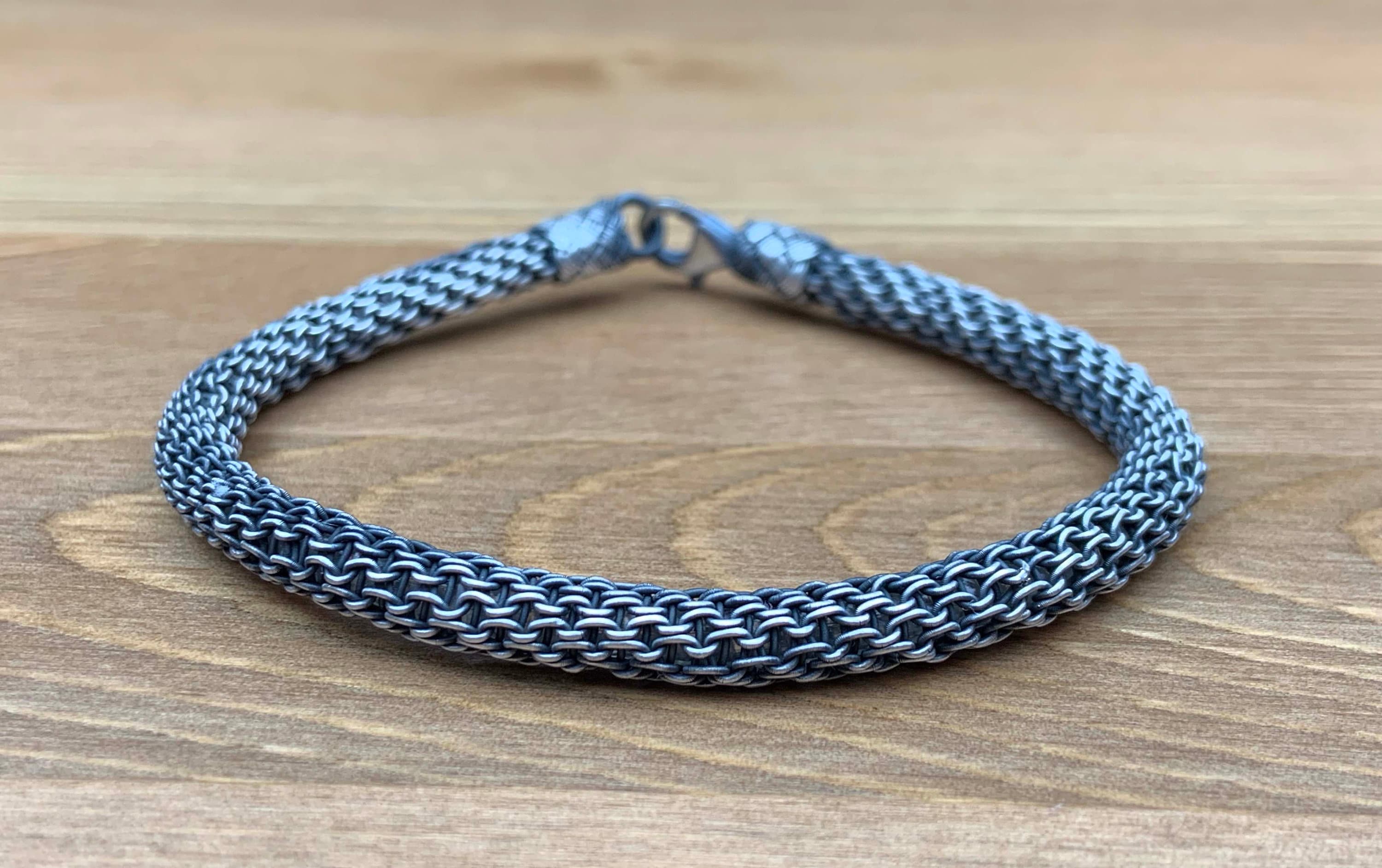 Make this Christmas really special for your loved ones with a beautiful weave bracelet made from premium materials. Our range has various designs and themes to choose from.