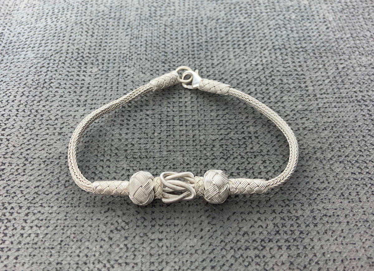 Braided chain is a popular and beautiful choice for women's jewelry. Our selection of sterling silver braided bracelets is made from high-quality materials, and can be customized to fit your unique style.