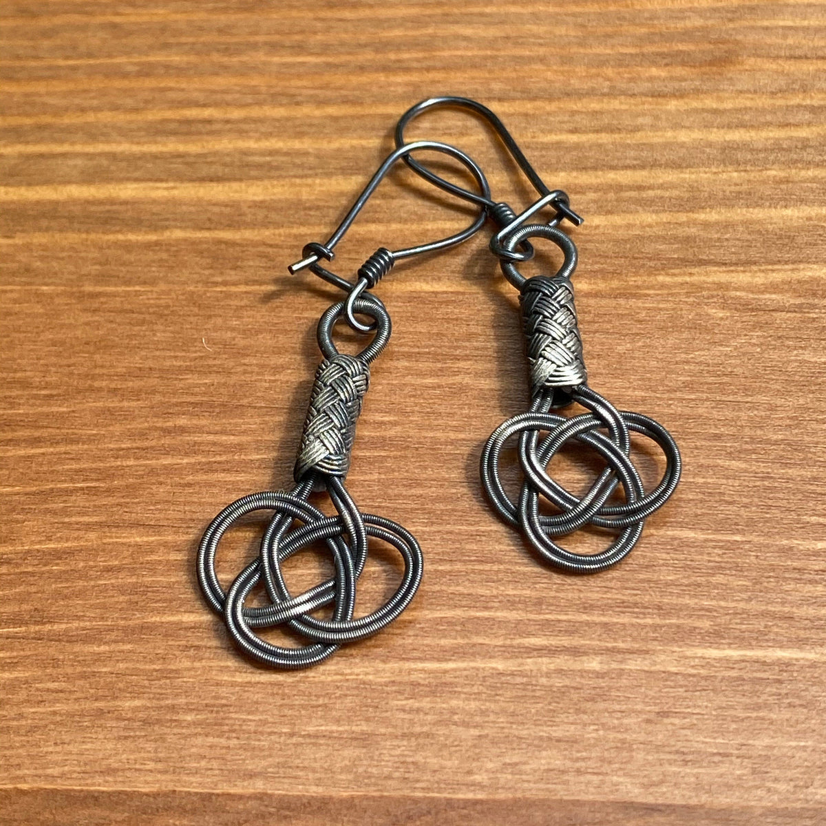 Find the perfect gift for your mom this year with Braided Boho Earring's range of handmade earrings. Our sterling silver drop earrings, wave earring drop, and 999 silver earrings are sure to bring a smile to her face.