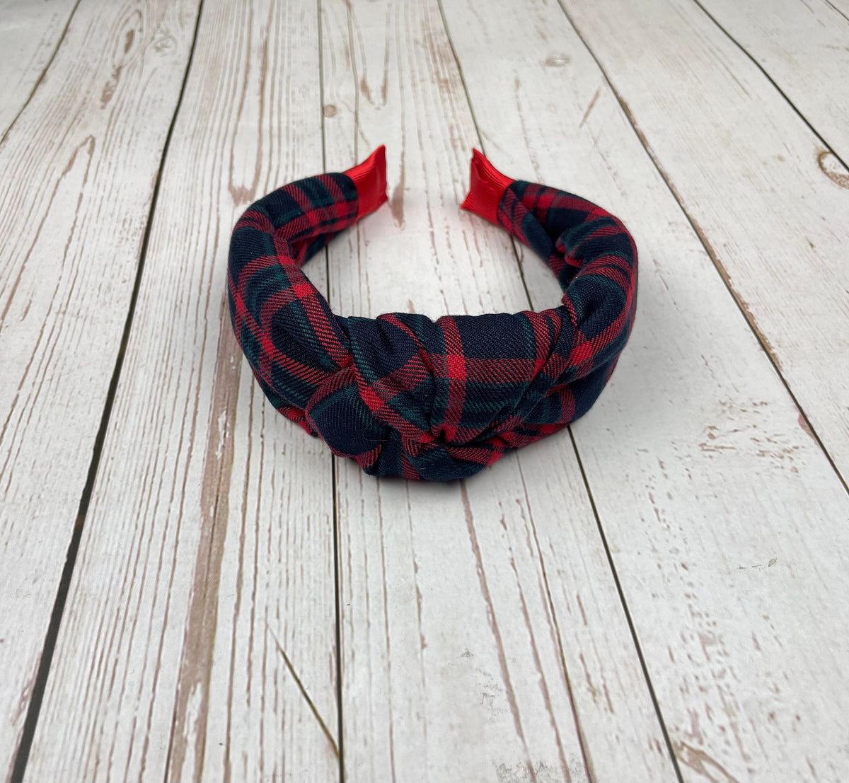 Stay trendy and fashion-forward all autumn long with our selection of plaid headbands for women! They come in different colors and patterns, ensuring that