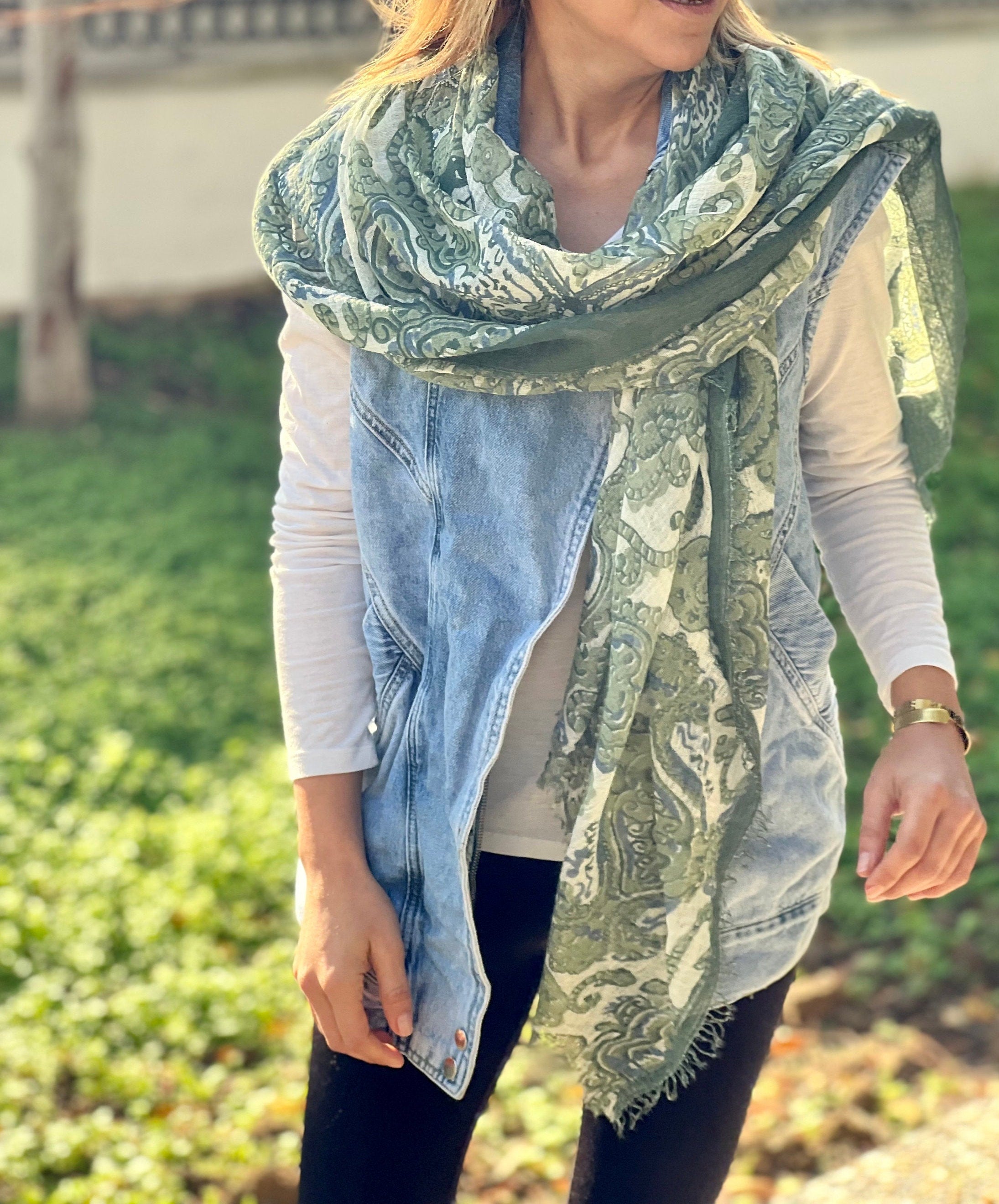 Find the perfect anniversary gift for your loved one this year! Our collection of soft scarves features unique and trendy ethnic print designs that will make them look amazing.