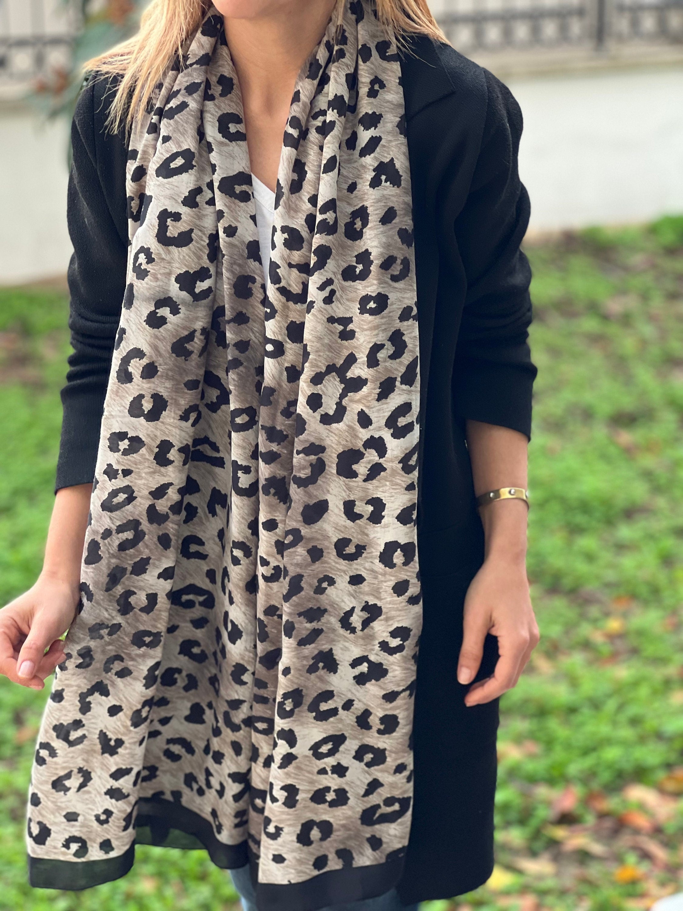 A perfect birthday gift or anniversary gift for loved ones, our Leopard Pattern Soft Scarfs are a must-have this season! Made from soft and comfortable fabric, they will keep you warm all winter long!