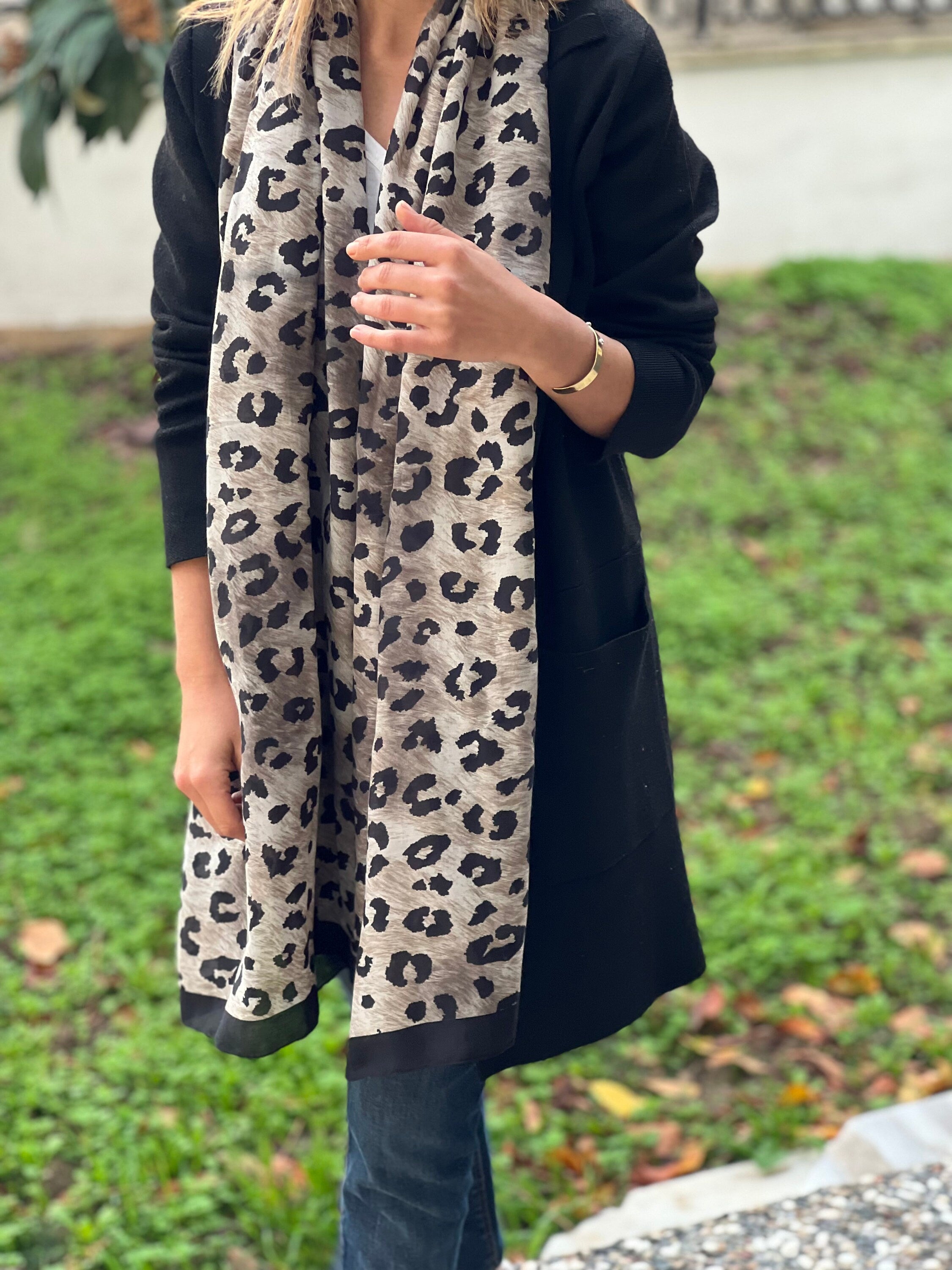 Dress up any outfit with our stylish Design Scarves. Paint your favorite art on these scarves and make them your own. You can also gift them to your loved ones this Autumn.