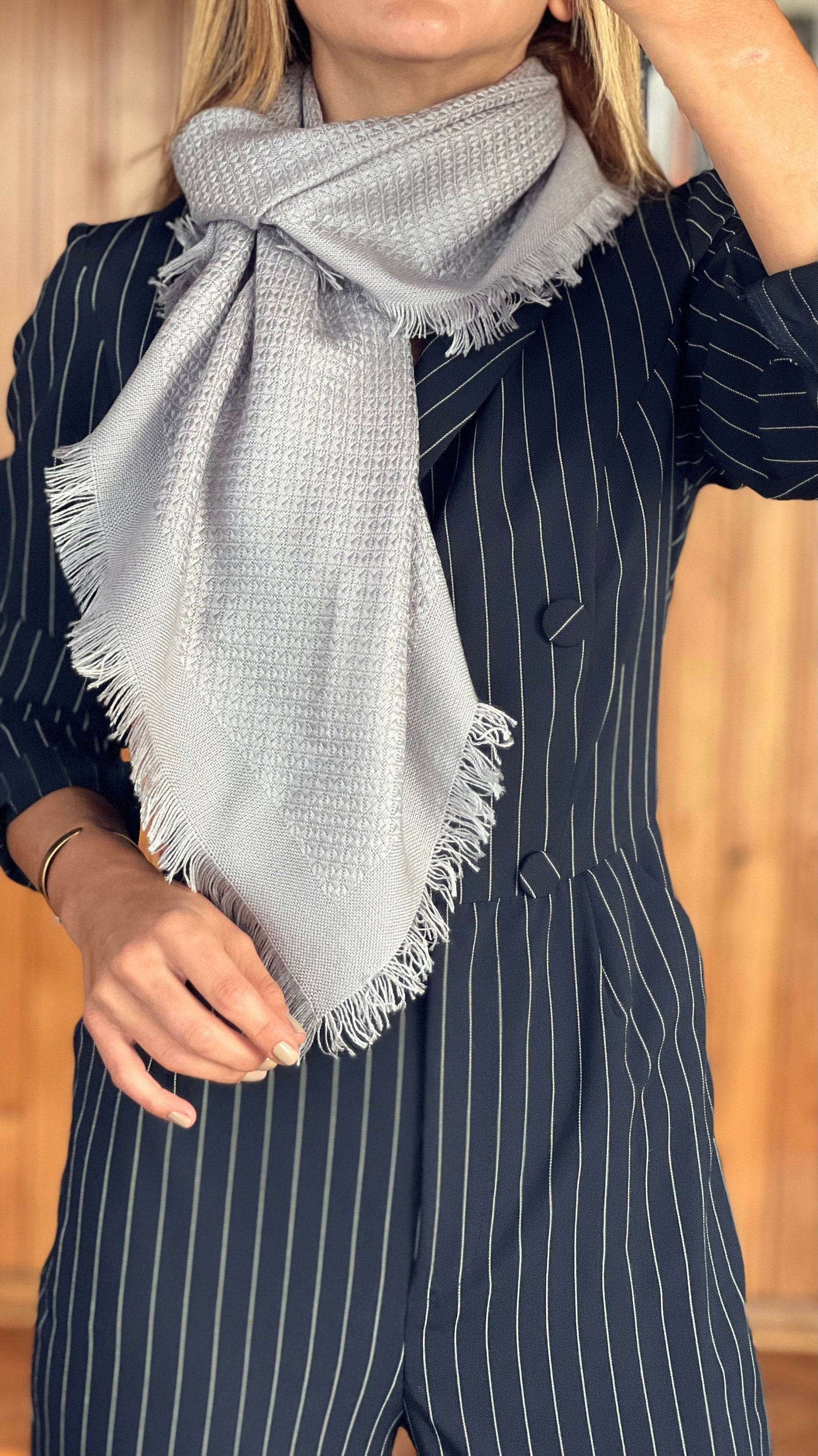 The perfect accessory for any outfit: a soft and warm light grey cotton scarf.