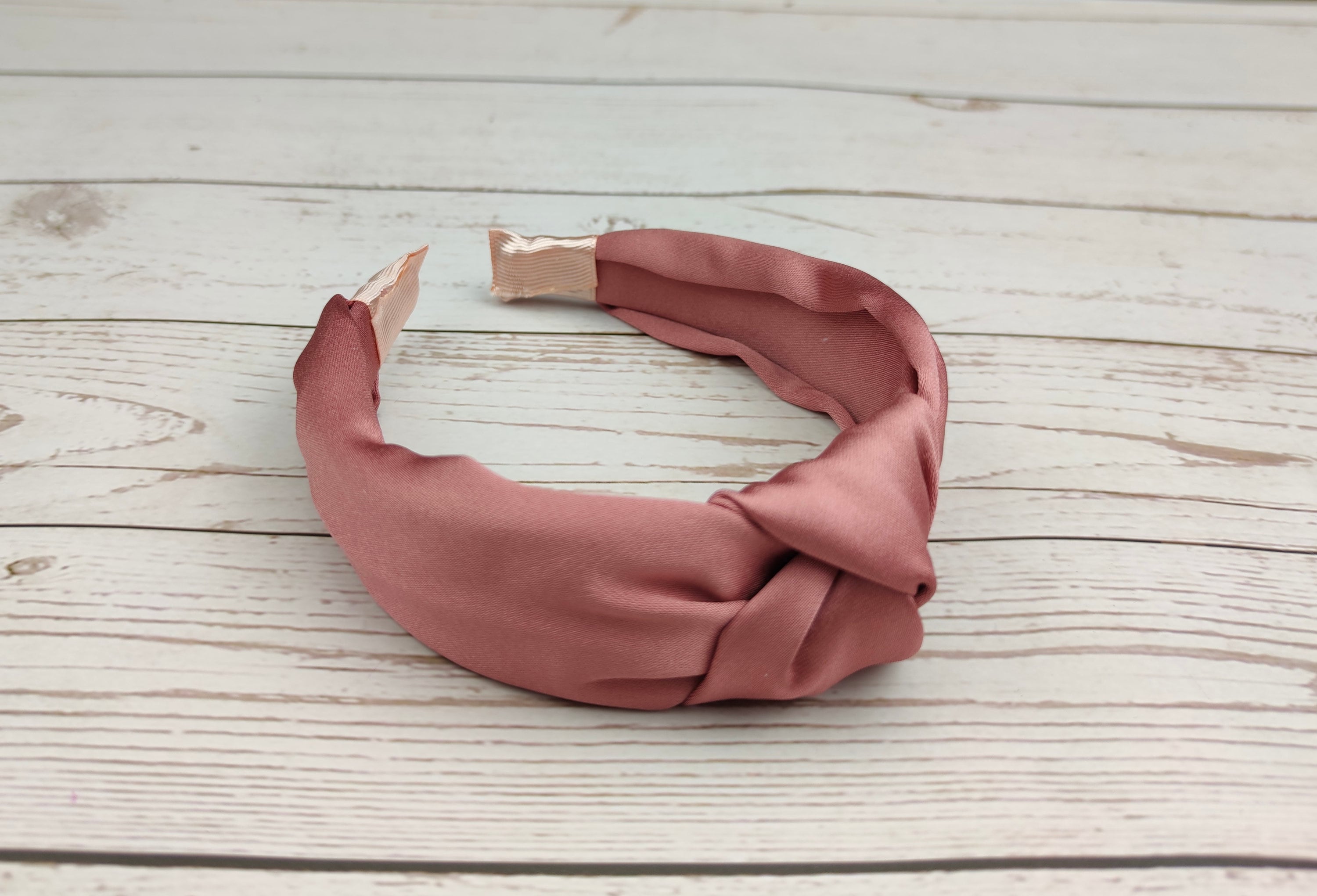 Looking for a unique and stylish gift for your mother? Check out this roundup of the best pinkish headbands that are made from soft, satin fabric and have a top knot design. They make a great gift for any occasion!