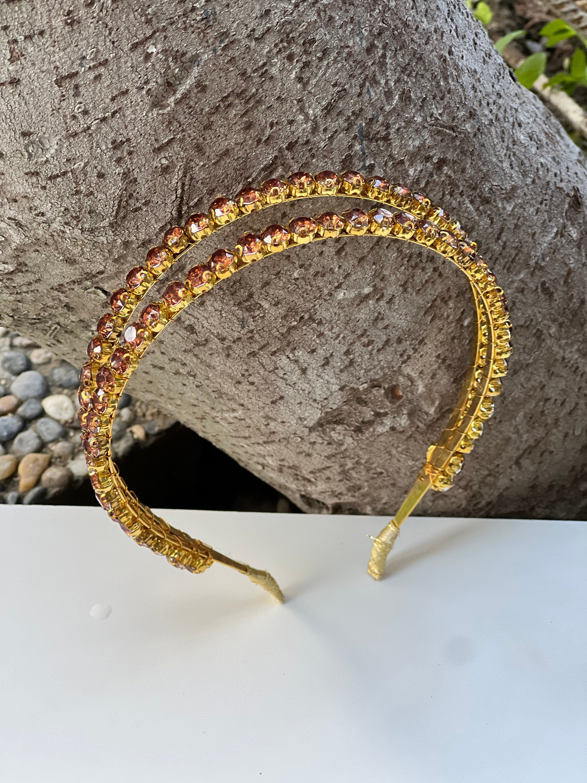 Get ready to shine on your big day with this stunning gold and brown crystal headband. Designed with the boho bride in mind, this metal headband is the perfect finishing touch to your wedding day look.