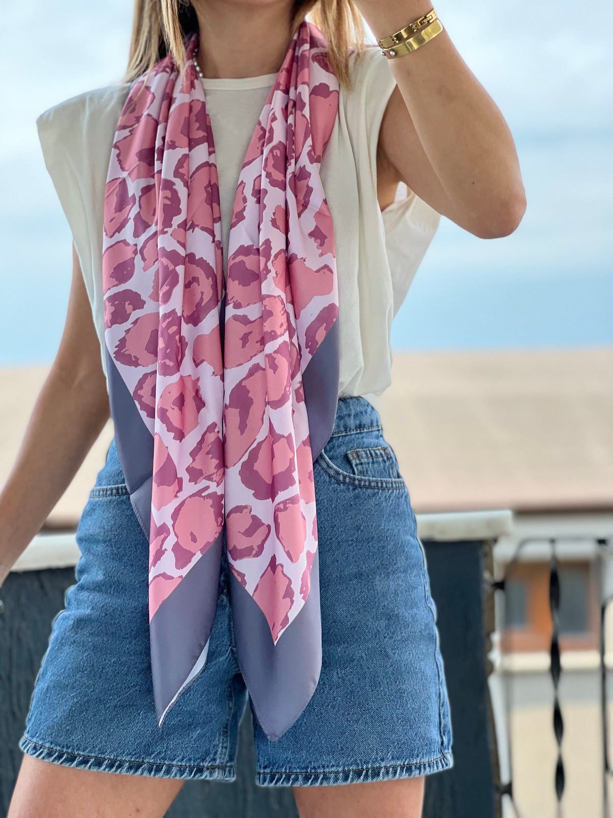 A stylish and practical neck scarf that complements any wardrobe.