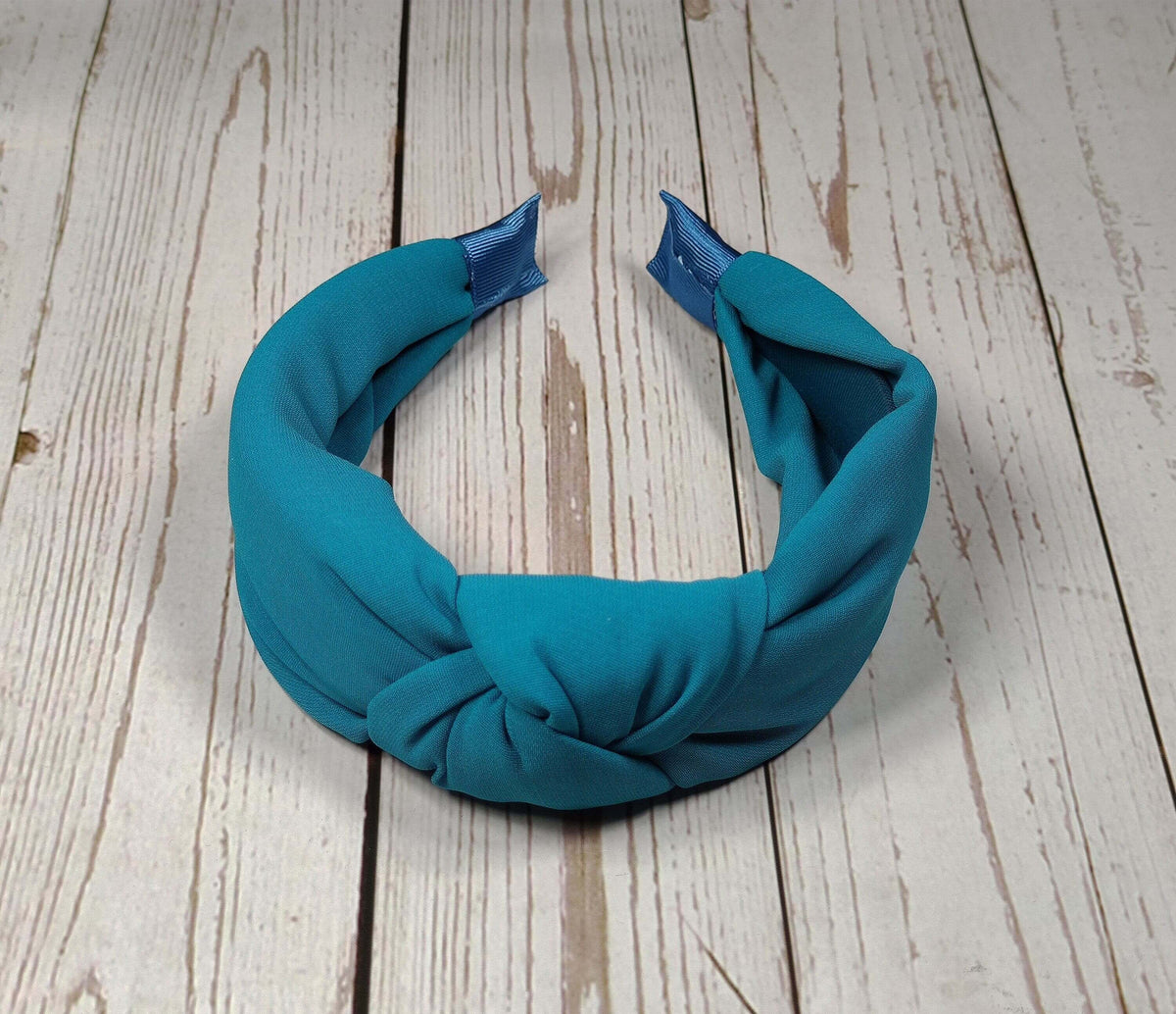 Need some help finding the perfect headband? Our team of experts is here to help you choose the right one for your style.