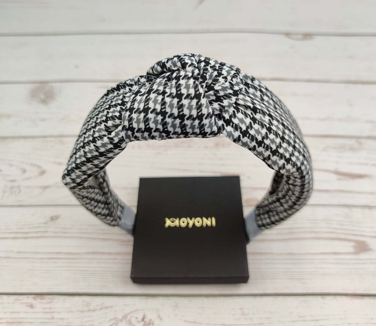 Make fashion statements with headbands that will make you stand out from the crowd. Shop from a range of trendy and comfortable headbands that will keep your hair looking great all day long!