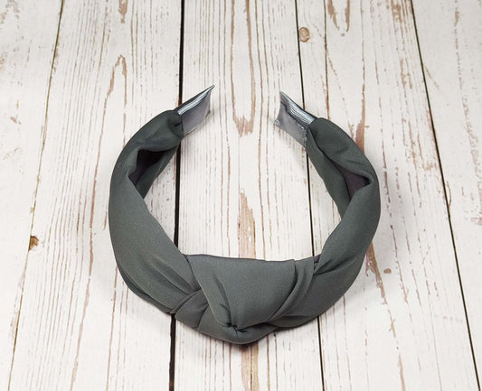 Get inspired by our latest collection of knotted headbands that come in various colors and styles. Made from soft and comfortable materials, these headbands are perfect for any fashion-savvy woman.