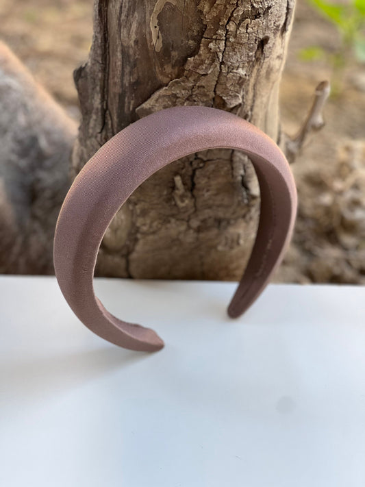Stay stylish and cozy with our Women's Fashionable Headband, available in Dark Beige.