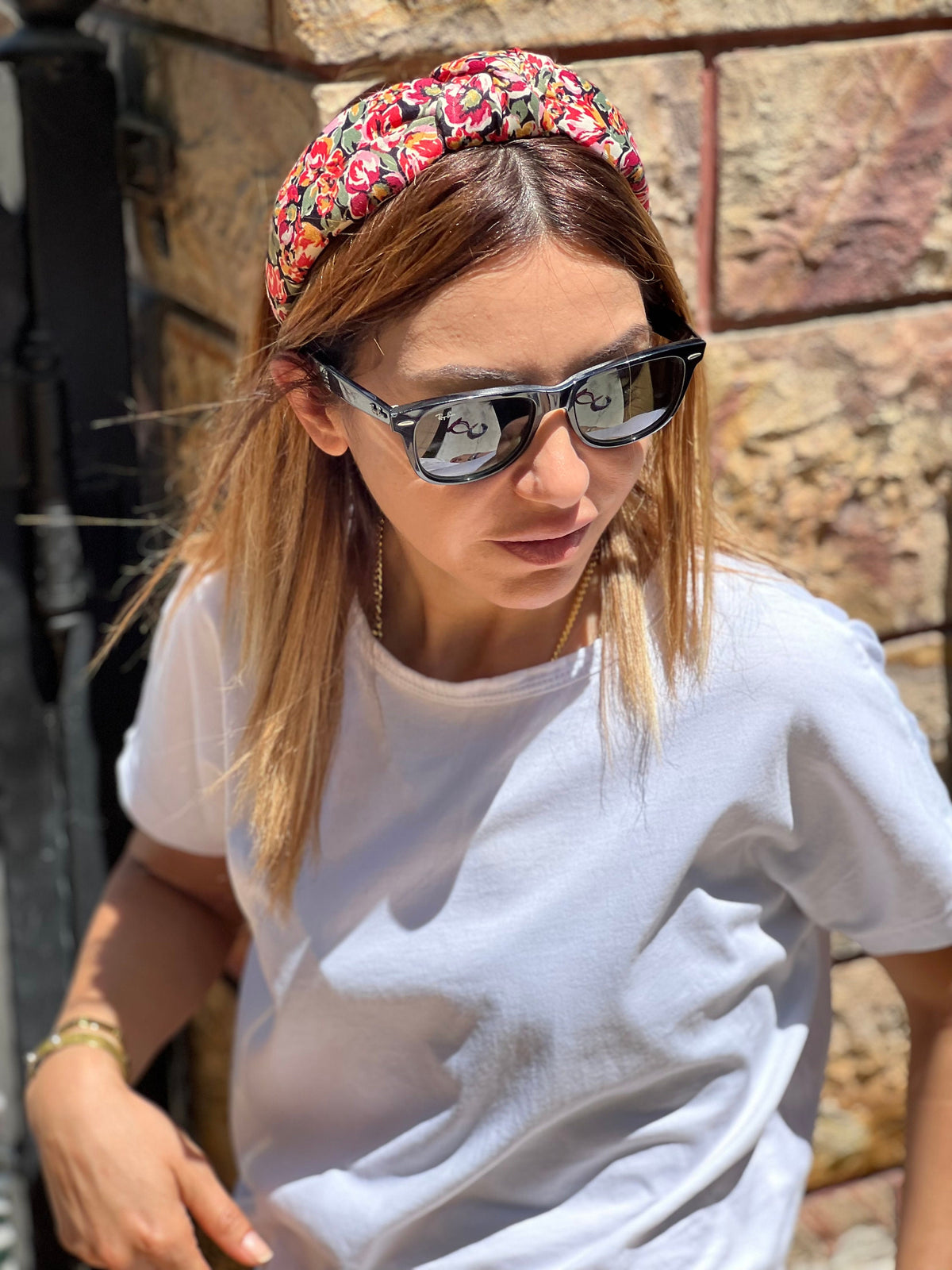 A stylish addition to any outfit: Elevate your look with this stunning headband that will add a touch of elegance and sophistication to any outfit.