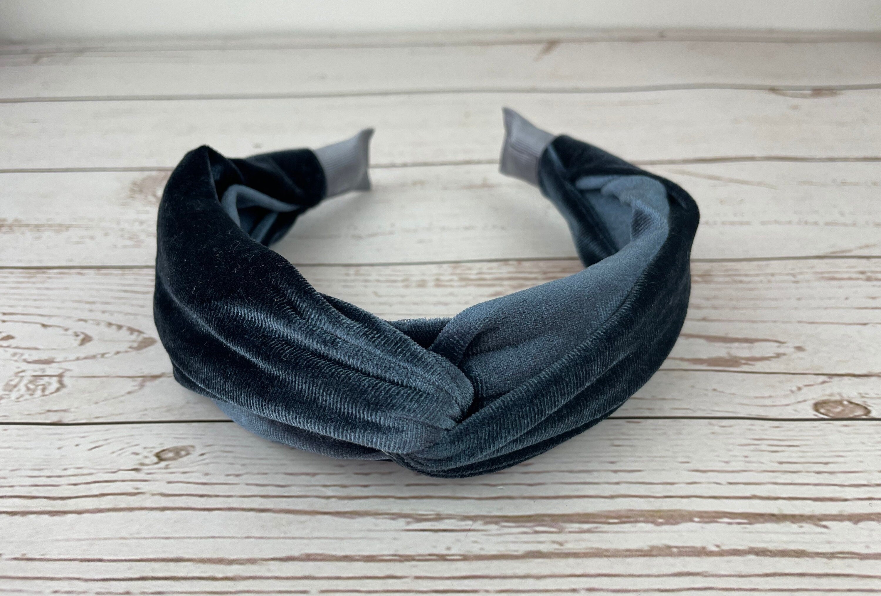 Make a fashion statement with our Knotted Headband in Light Blue Velvet! The stylish knot adds an extra touch of charm to this classic headband. Perfect for women who want to add a little extra oomph to their outfits!