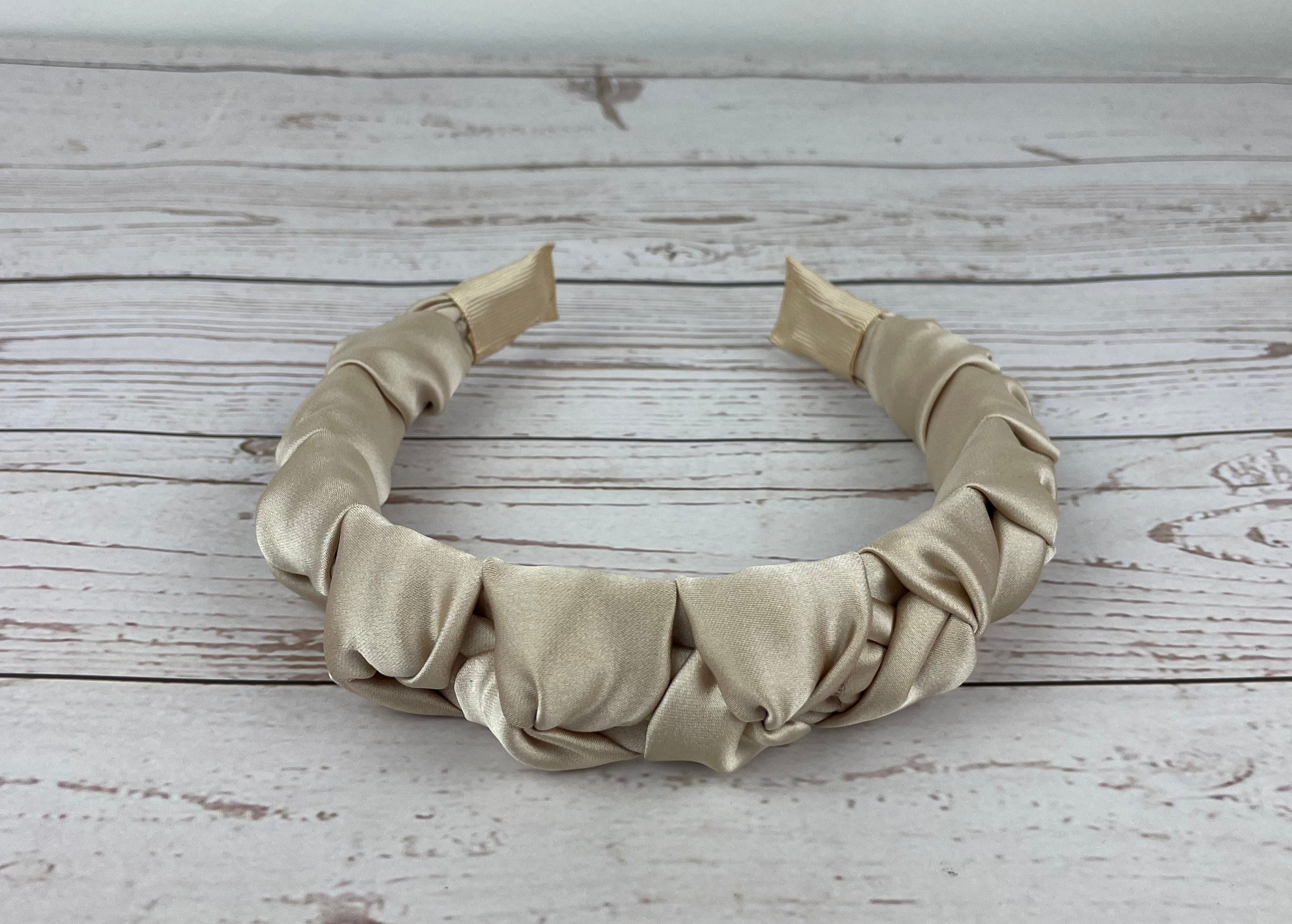 Twisted Women Fashionable Thin Headband - Trendy and versatile in light beige