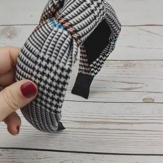 Classic Knotted Crepe Headband in White and Black, Perfect for College Fashion and Everyday Wear - Featuring Blue and Orange Stripes