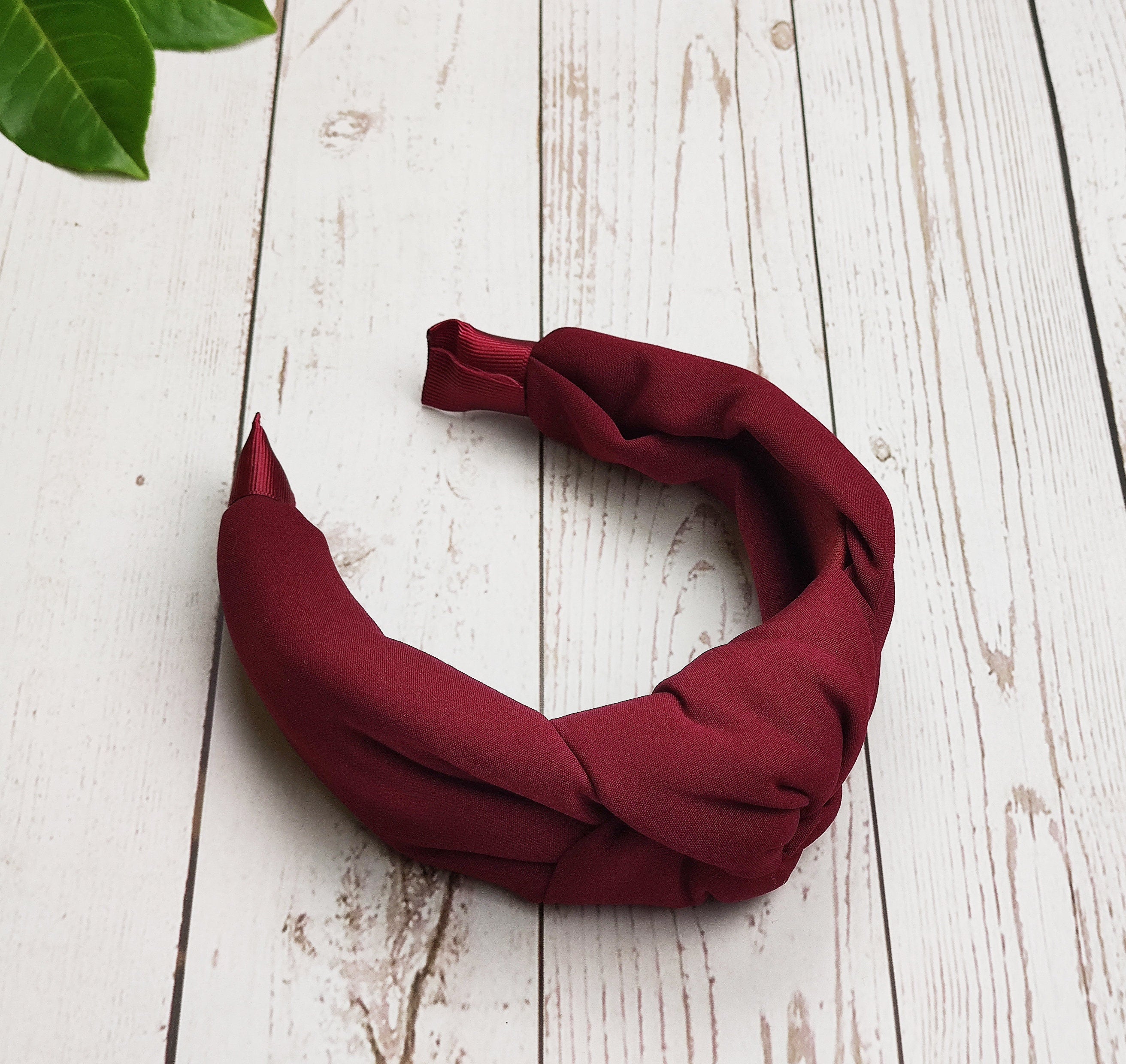 Take a break from everyday life and step into a world of beauty with these stylish and trendy hair accessories. From twisted headbands to Alice bands, find the perfect accessory for yourself in this wide selection of fashionable hairbands.