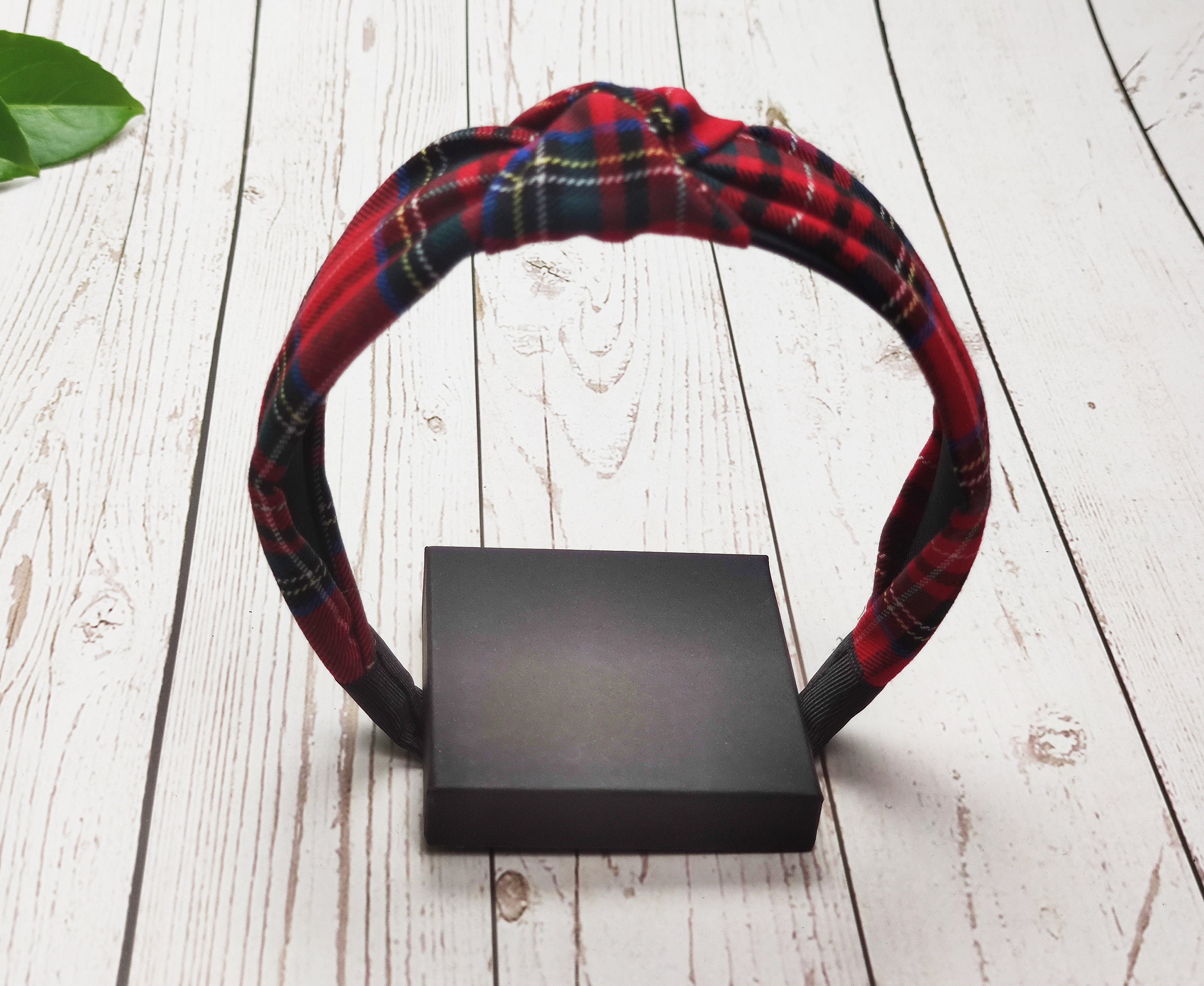 Stay comfortable and stylish all winter long with our selection of headbands for women. From cotton headbands made from soft and breathable materials to gingham headbands featuring cheerful polka dots, we have something for everyone!