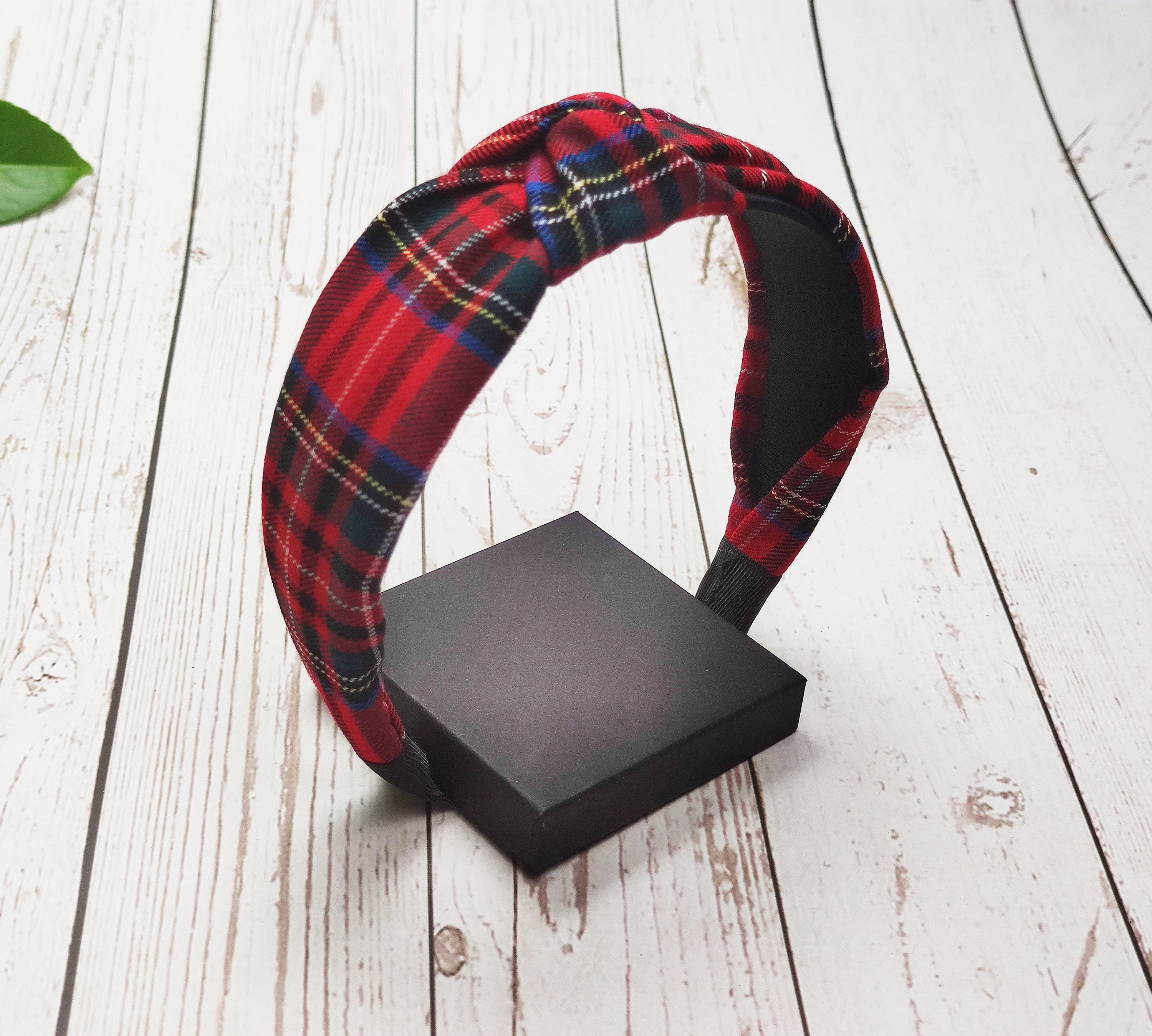 Find your favorite red plaid headband in our collection of fashion hairbands for women. From Alice band to wide headband, we have a headband that will complement all your autumn and winter outfits.