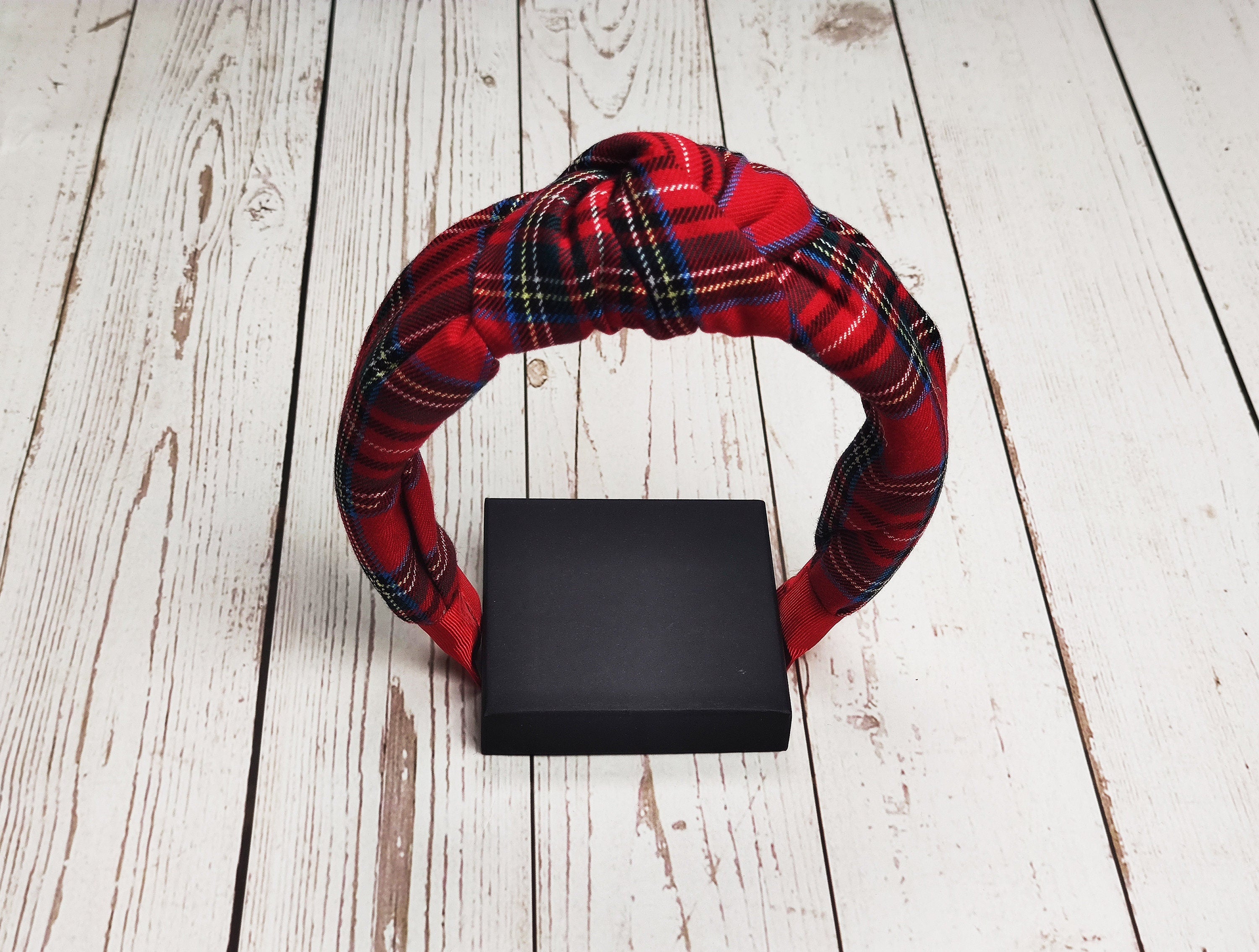 Add some flare to your autumn wardrobe with our trendy red color pattern headbands. Choose from the traditional plaid pattern or modern geometric designs to add a pop of color to your look.