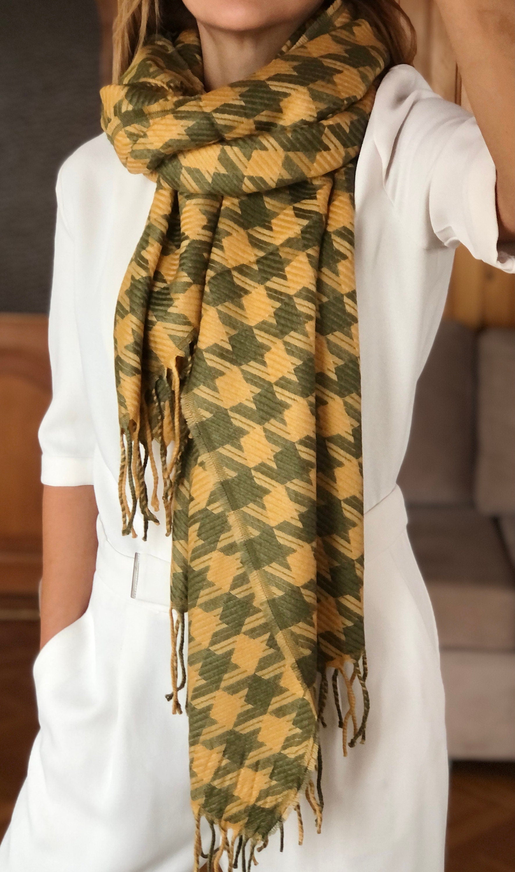 Stay warm and fashionable on your travels with this comfortable and stylish shawl.
