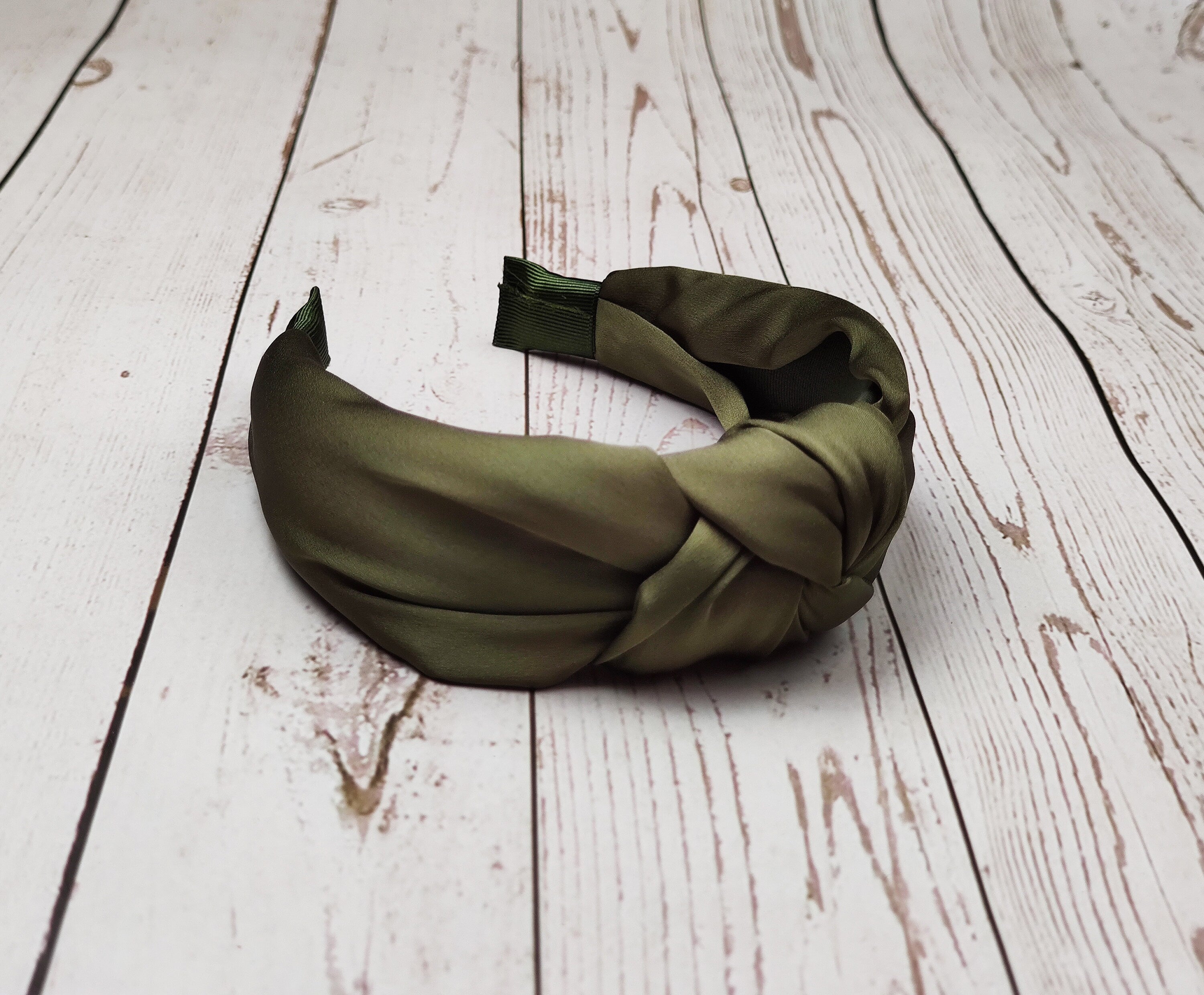 Stay on-trend with this Khaki Green Headband. Whether you are running errands or meeting friends for coffee, this fashionable hairband will add the perfect finishing touch to your outfit.