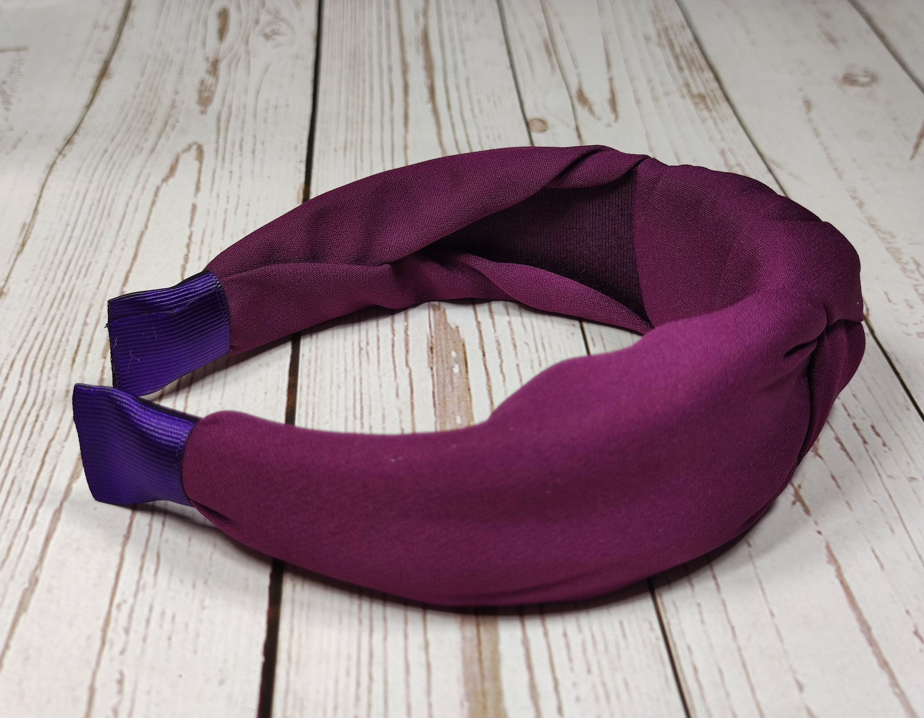 Make a statement with this knotted headband. It is made from soft and durable cotton material and will add personality and interest to any outfit.
