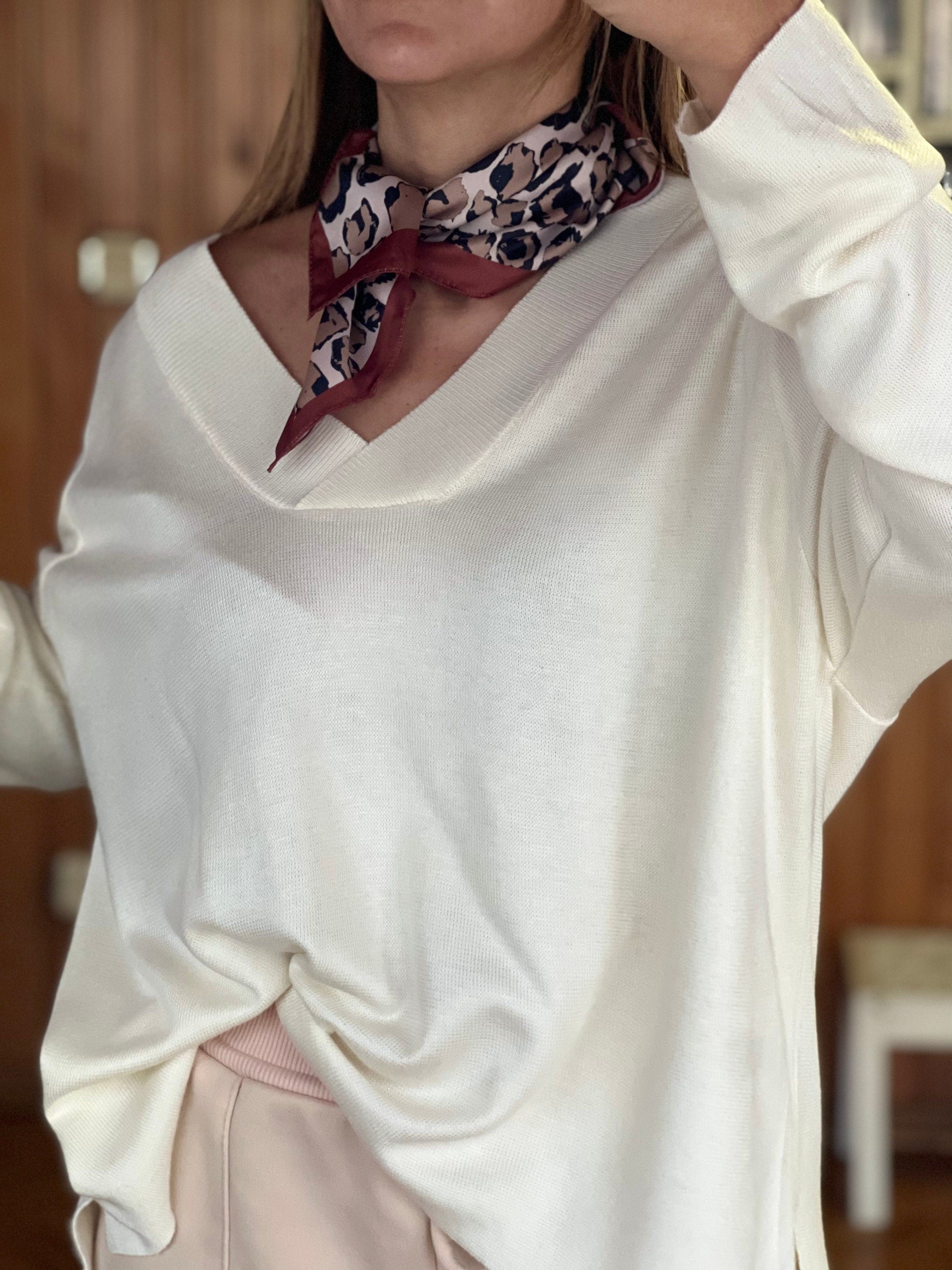 Depending on the size of your scarf, you can create different styles of scarf tops. You can pair this with high waist denim or shorts. Imagine the different outfits you can create with your scarf this summer.