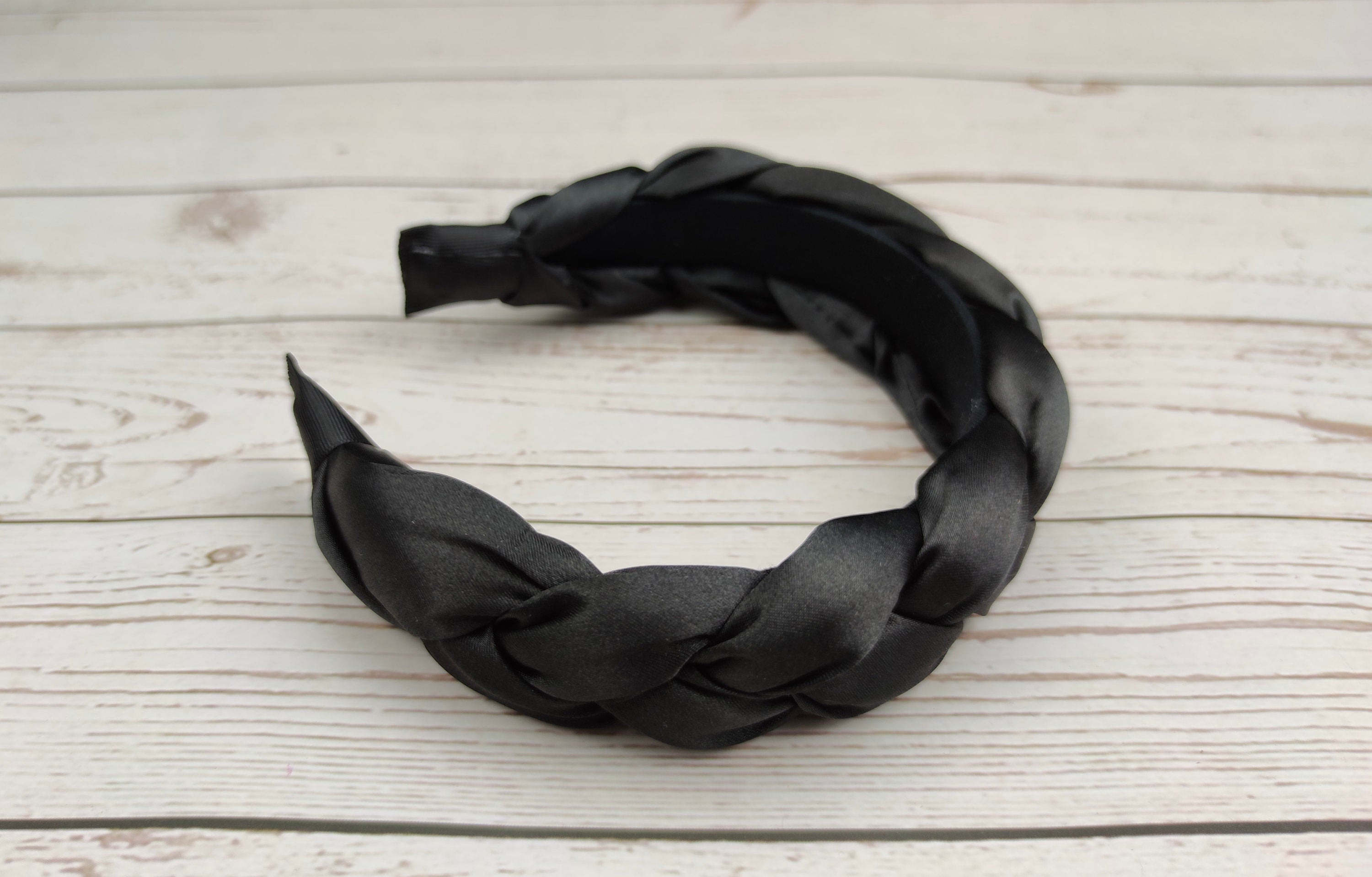 Complete your edgy look with this dark-colored knotted turban hairband, perfect for adding a touch of sophistication to your outfit.