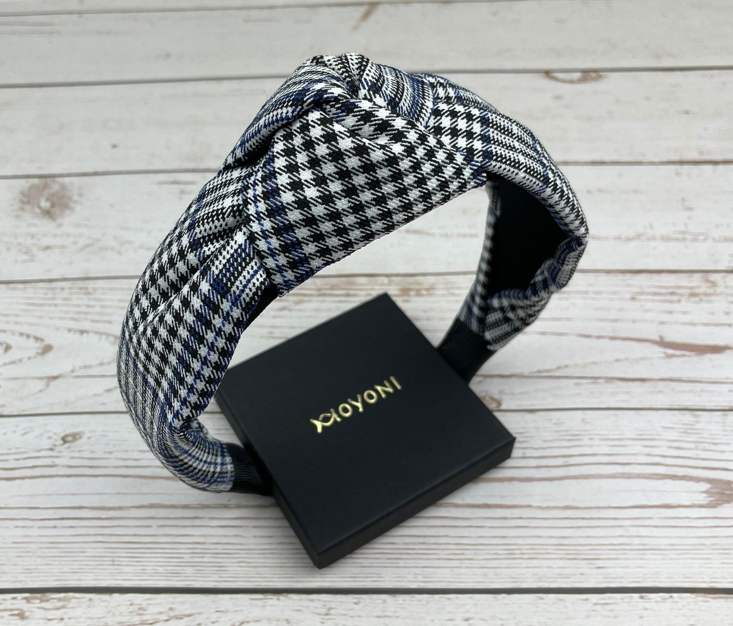Make a statement with this dark blue striped headband, a classic accessory for the modern woman.